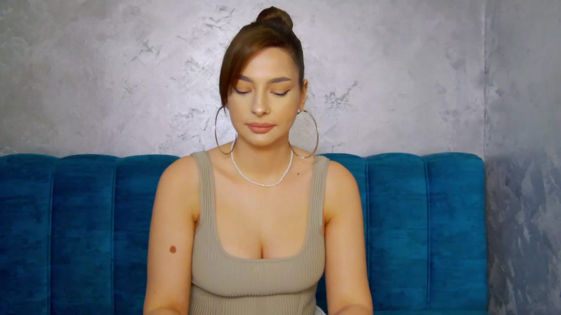 Gallery image thumbnail from MelisRoom's myfreecams stream on, 05/31/2025, 13:03 image 16 of 20
