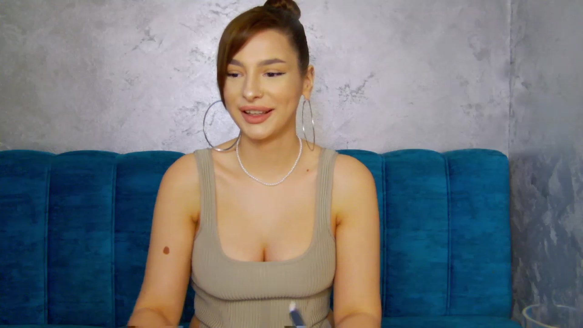 Gallery image thumbnail from MelisRoom's myfreecams stream on, 05/31/2025, 13:55 image 18 of 20