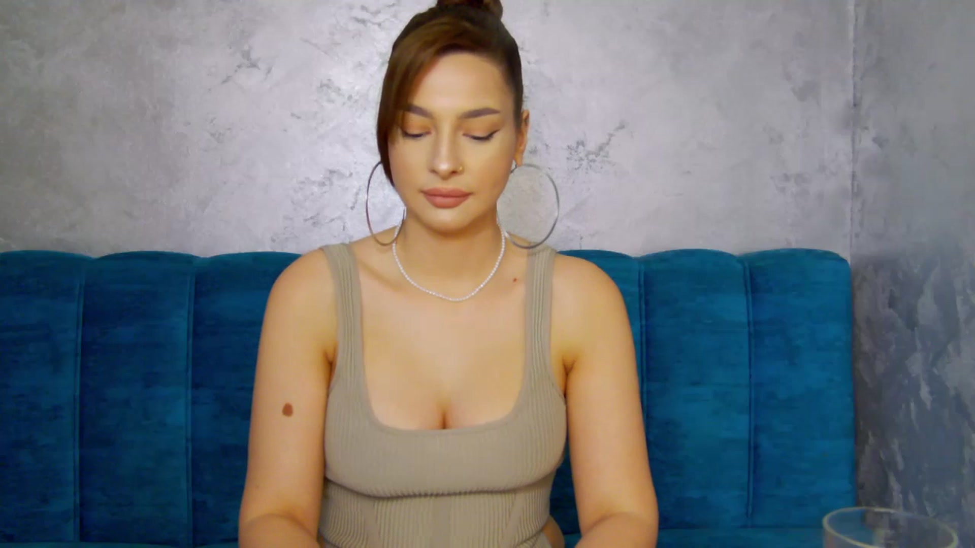 Gallery image thumbnail from MelisRoom's myfreecams stream on, 05/31/2025, 13:55 image 11 of 20