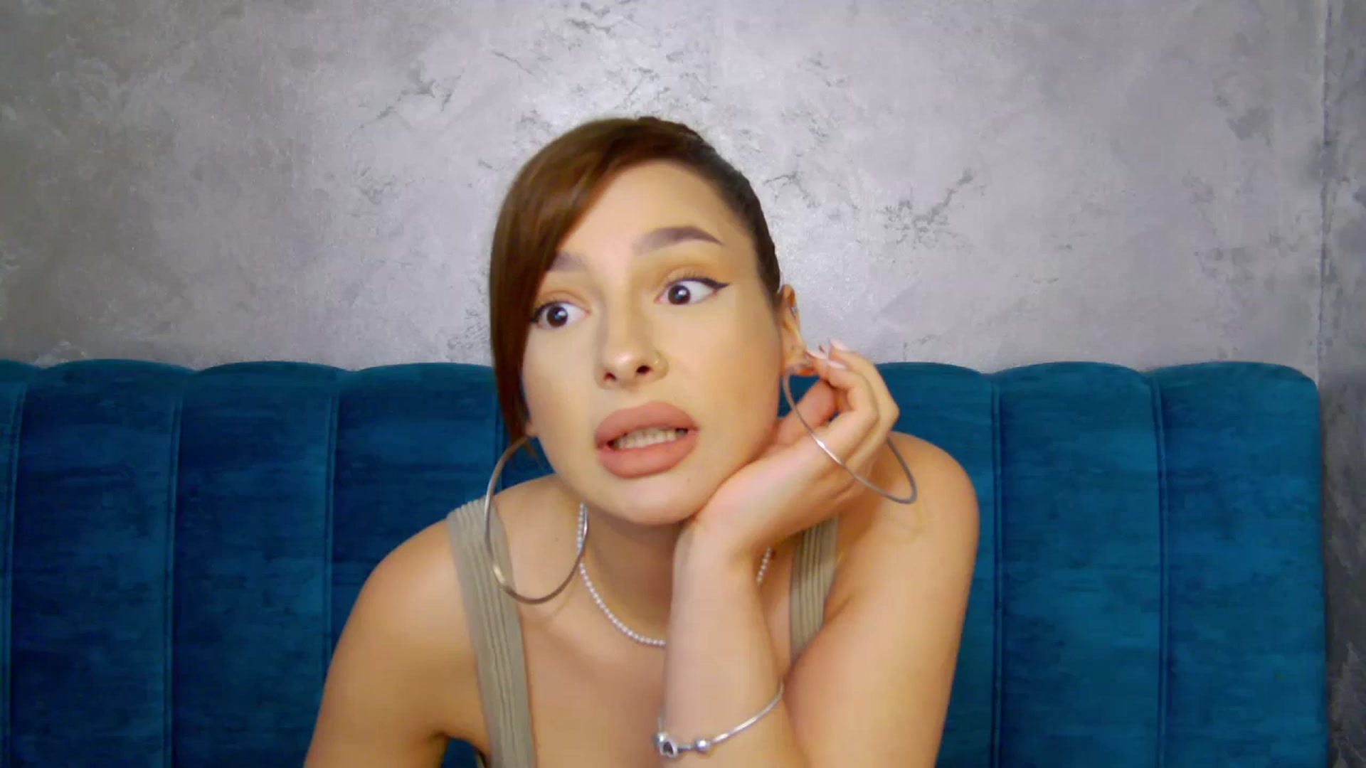 Gallery image thumbnail from MelisRoom's myfreecams stream on, 05/31/2025, 17:14 image 1 of 20