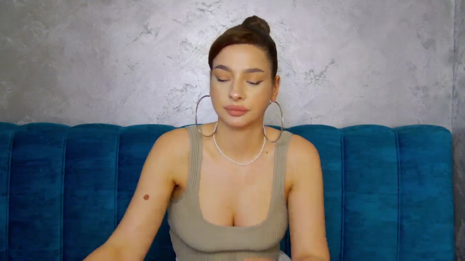 Gallery image thumbnail from MelisRoom's myfreecams stream on, 05/31/2025, 17:14 image 19 of 20