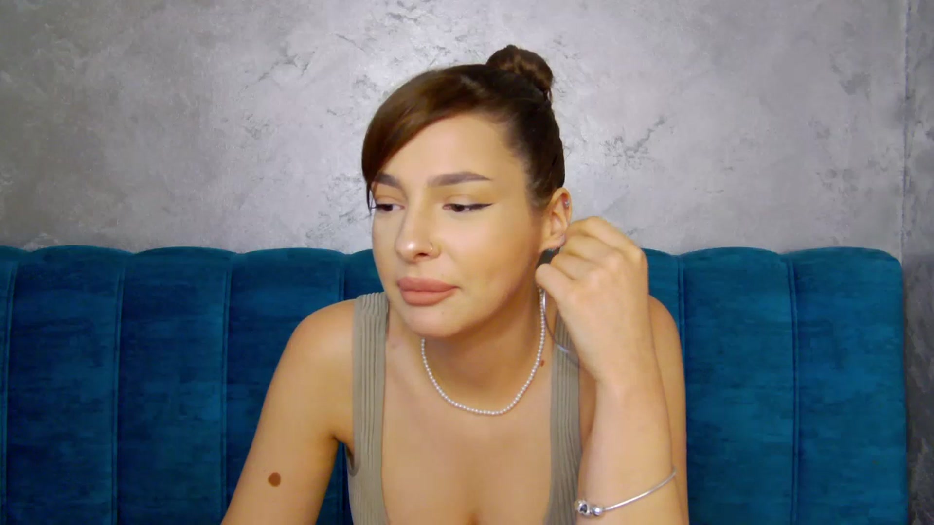 Gallery image thumbnail from MelisRoom's myfreecams stream on, 05/31/2025, 17:14 image 5 of 20