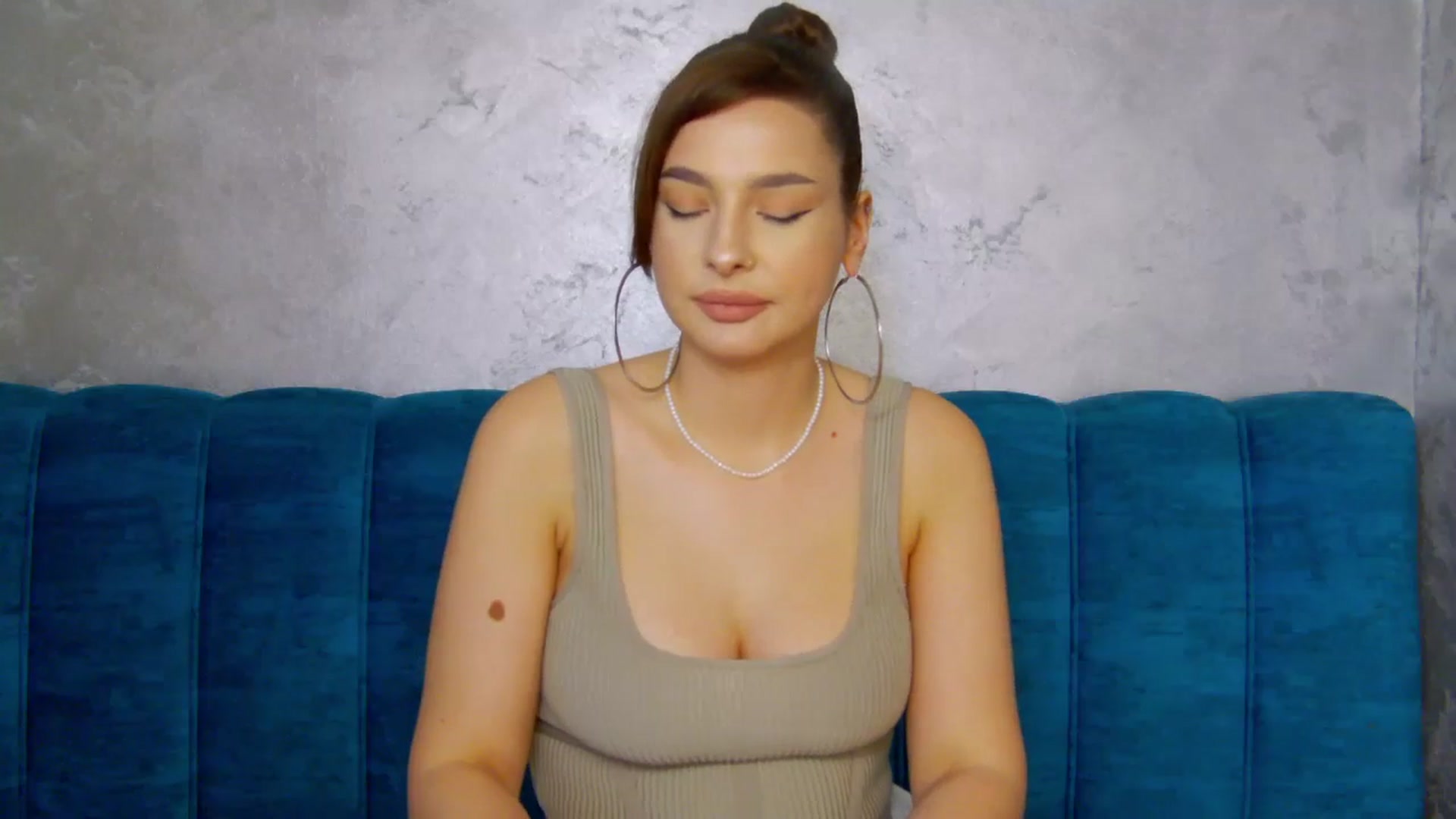 Gallery image thumbnail from MelisRoom's myfreecams stream on, 05/31/2025, 17:14 image 13 of 20