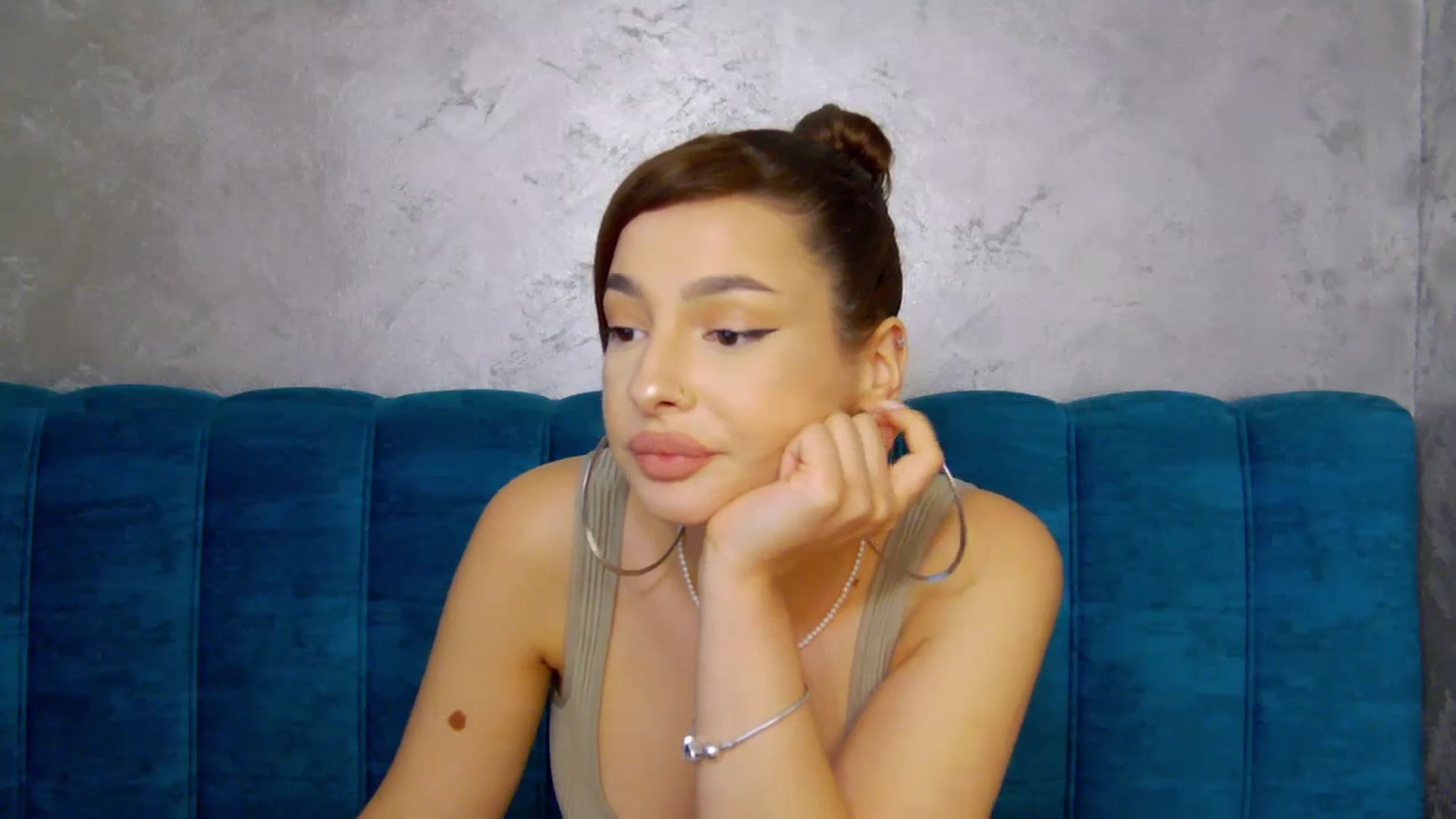 Gallery image thumbnail from MelisRoom's myfreecams stream on, 05/31/2025, 17:14 image 10 of 20