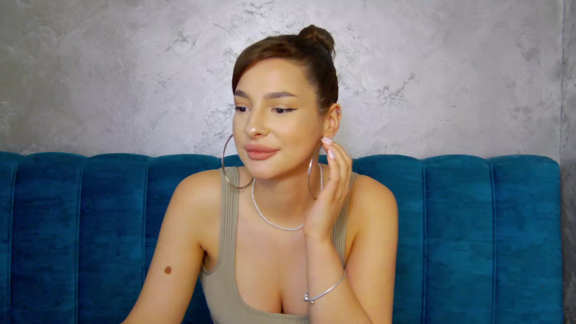Gallery image thumbnail from MelisRoom's myfreecams stream on, 05/31/2025, 18:04 image 17 of 20