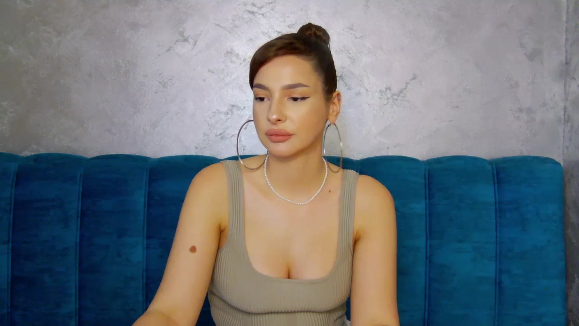 Gallery image thumbnail from MelisRoom's myfreecams stream on, 05/31/2025, 18:04 image 13 of 20