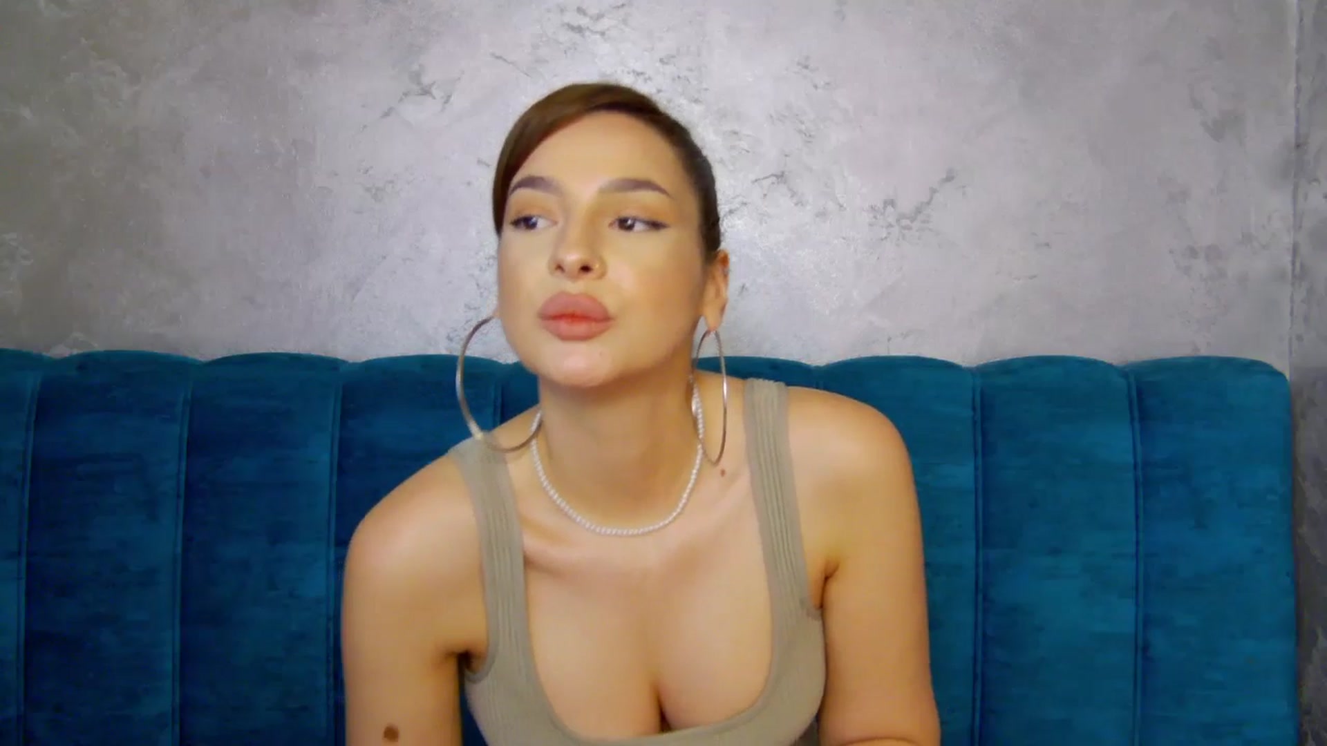 Gallery image thumbnail from MelisRoom's myfreecams stream on, 05/31/2025, 18:04 image 16 of 20