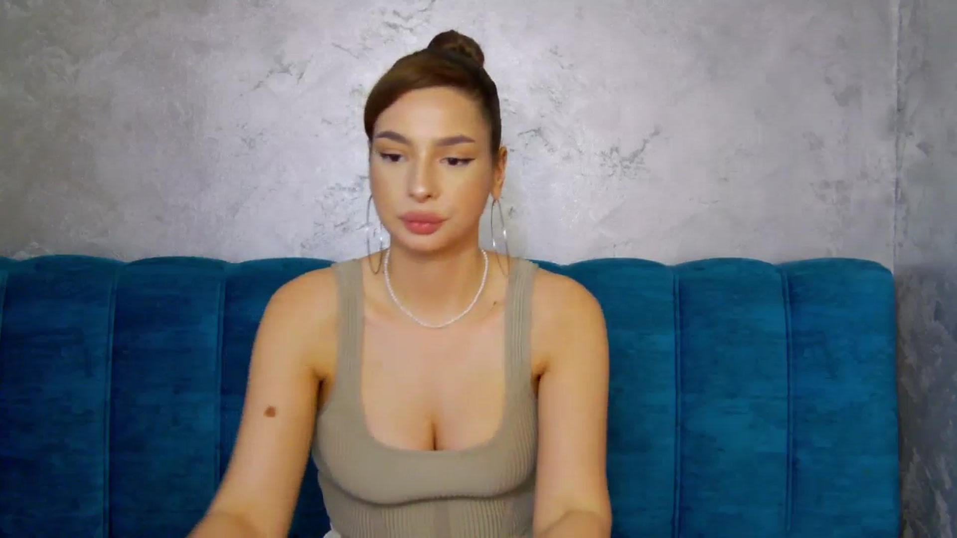 Gallery image thumbnail from MelisRoom's myfreecams stream on, 05/31/2025, 19:24 image 8 of 20