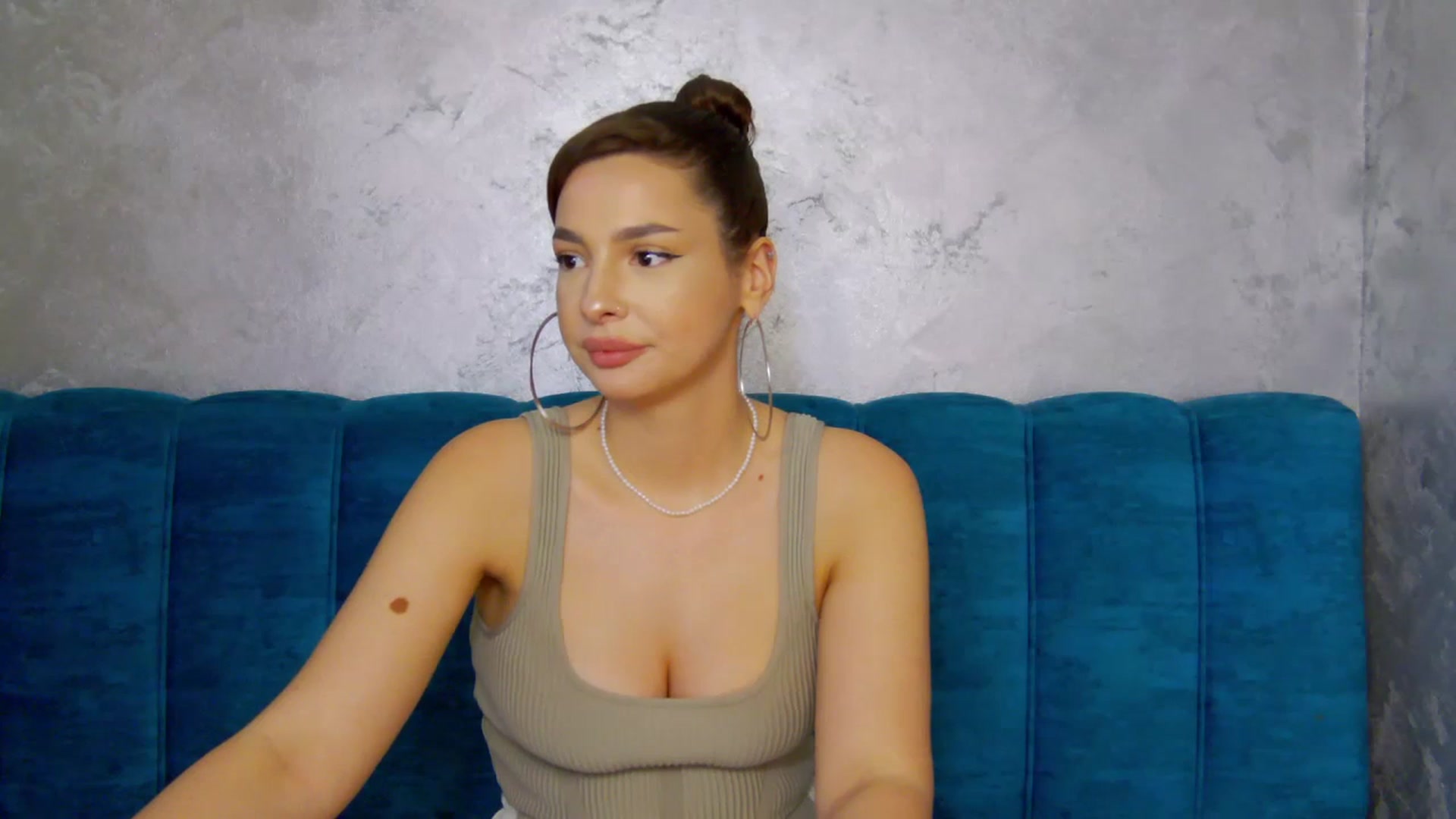 Gallery image thumbnail from MelisRoom's myfreecams stream on, 05/31/2025, 19:24 image 9 of 20