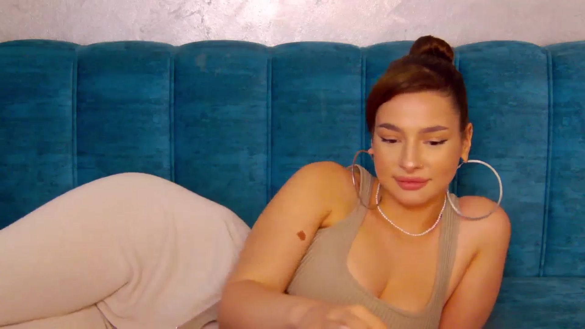Gallery image thumbnail from MelisRoom's myfreecams stream on, 05/31/2025, 19:24 image 14 of 20