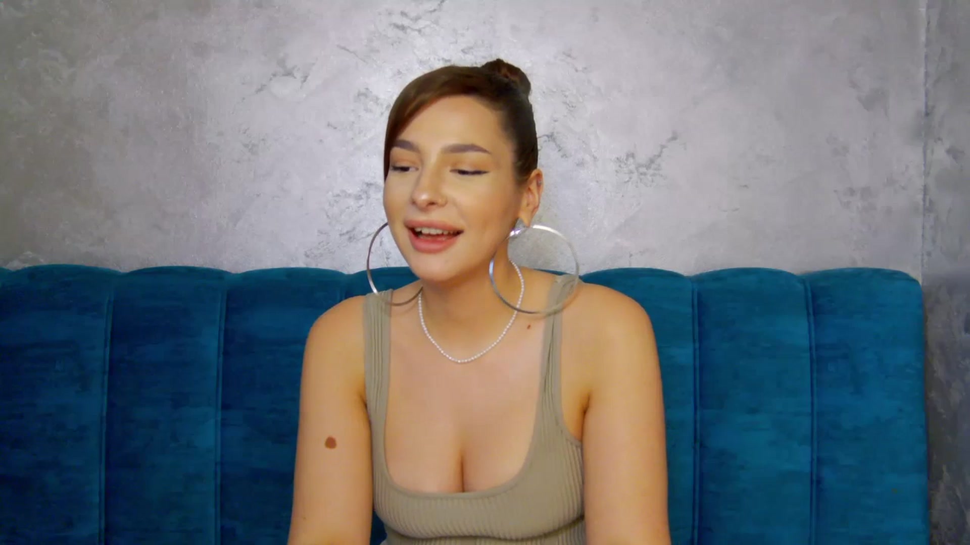 Gallery image thumbnail from MelisRoom's myfreecams stream on, 05/31/2025, 19:24 image 3 of 20