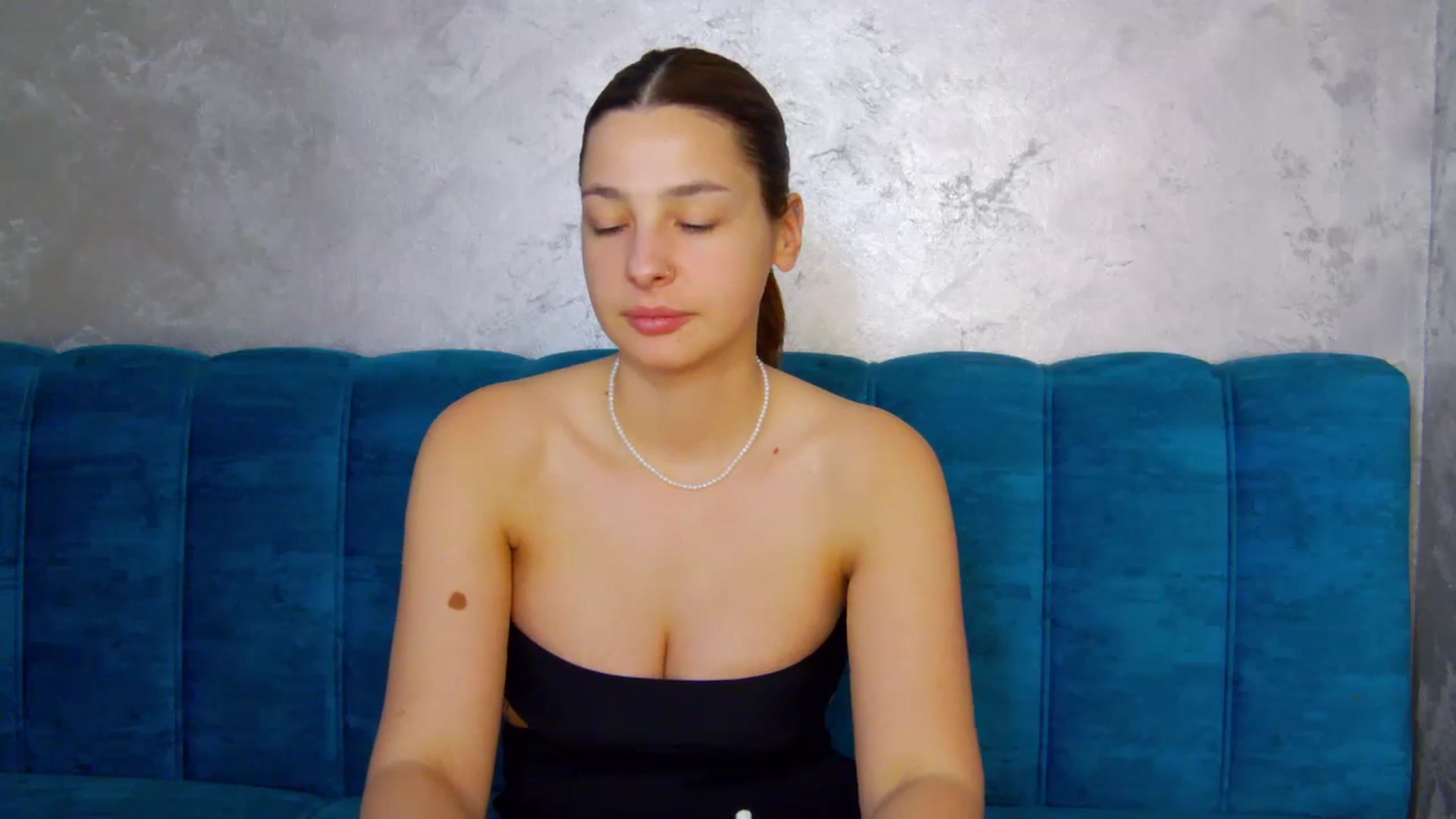 Gallery image thumbnail from MelisRoom's myfreecams stream on, 06/03/2025, 18:55 image 13 of 20