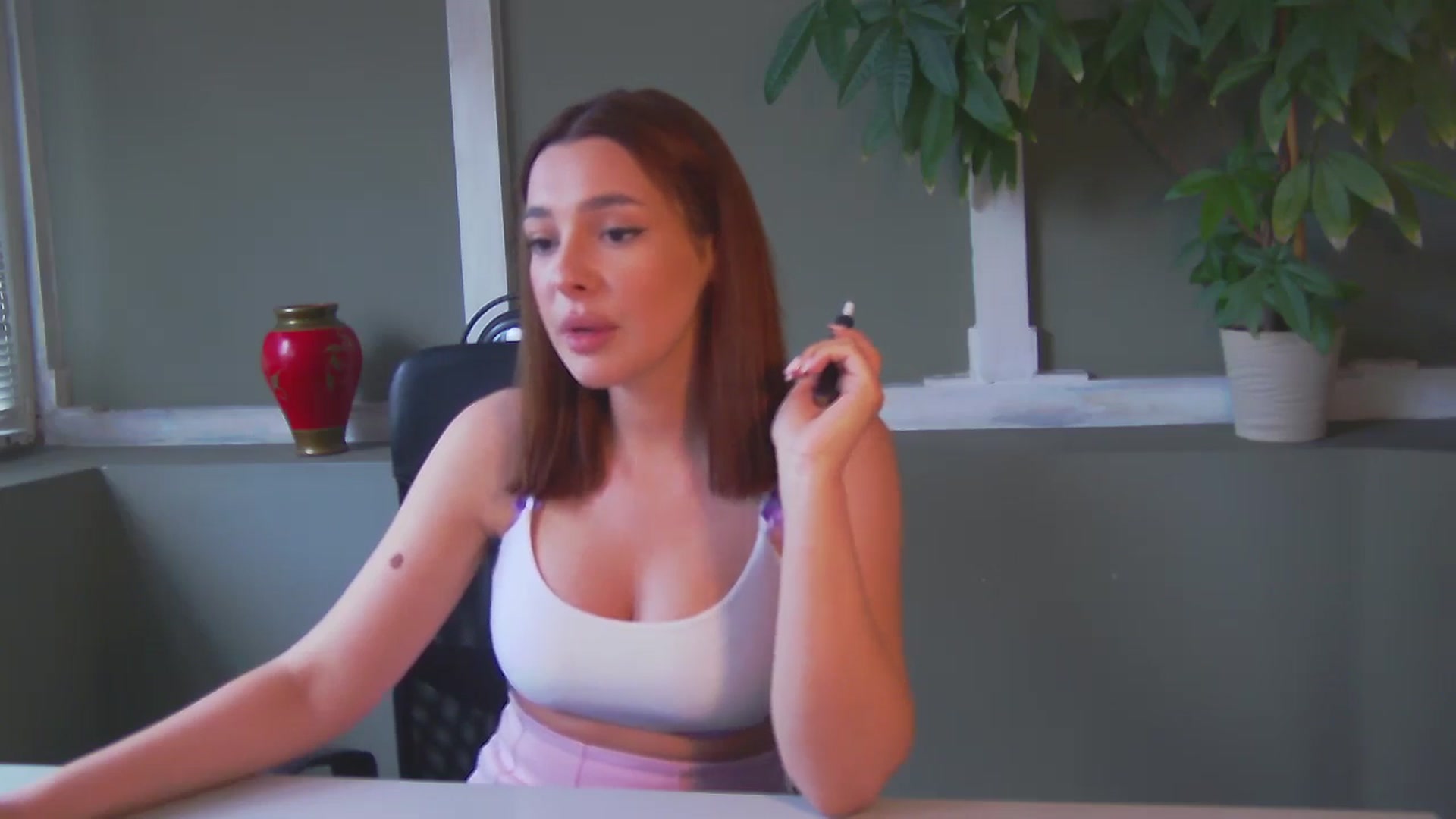 Gallery image thumbnail from MelisRoom's myfreecams stream on, 06/04/2025, 14:45 image 9 of 20