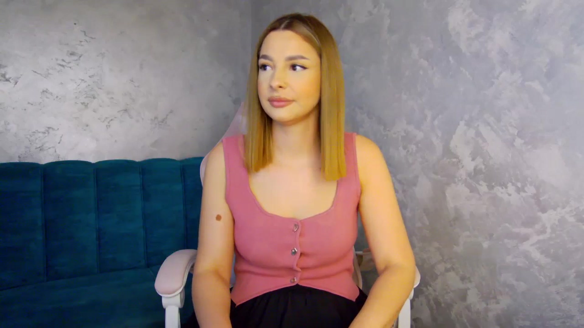 Gallery image thumbnail from MelisRoom's myfreecams stream on, 06/13/2025, 15:09 image 14 of 20