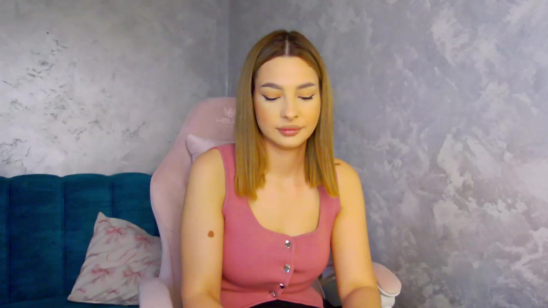 Gallery image thumbnail from MelisRoom's myfreecams stream on, 06/13/2025, 15:09 image 1 of 20