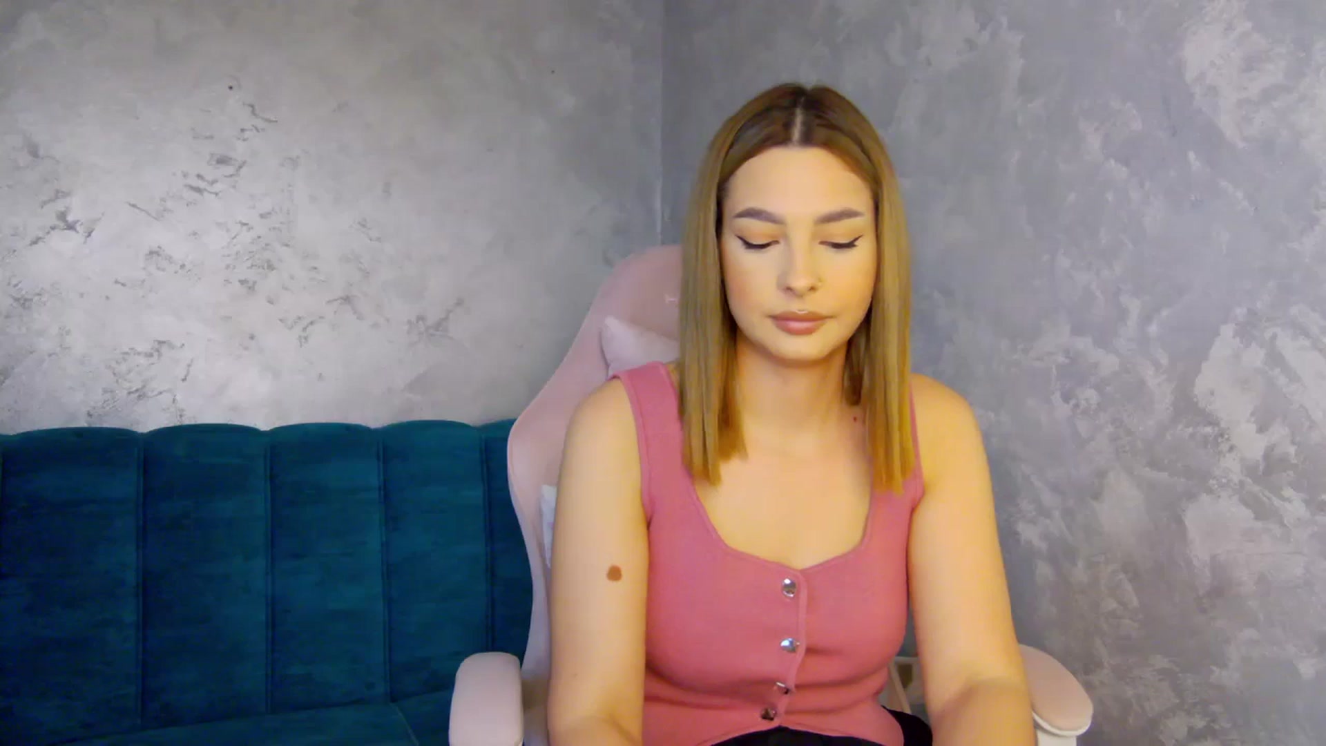 Gallery image thumbnail from MelisRoom's myfreecams stream on, 06/13/2025, 15:09 image 6 of 20