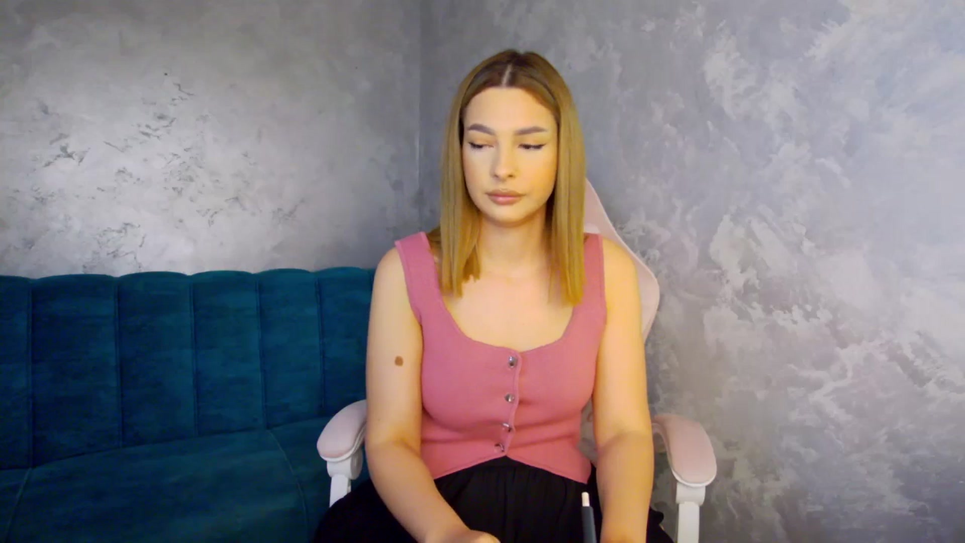 Gallery image thumbnail from MelisRoom's myfreecams stream on, 06/13/2025, 15:09 image 4 of 20