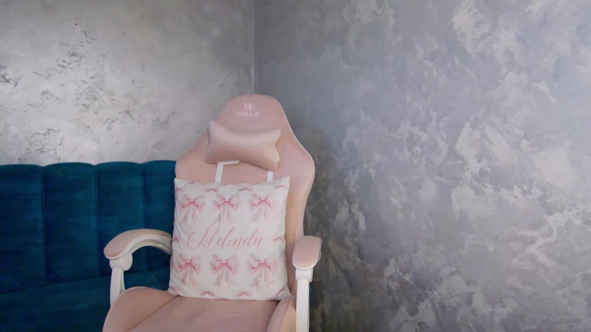 Gallery image thumbnail from MelisRoom's myfreecams stream on, 06/13/2025, 15:09 image 12 of 20