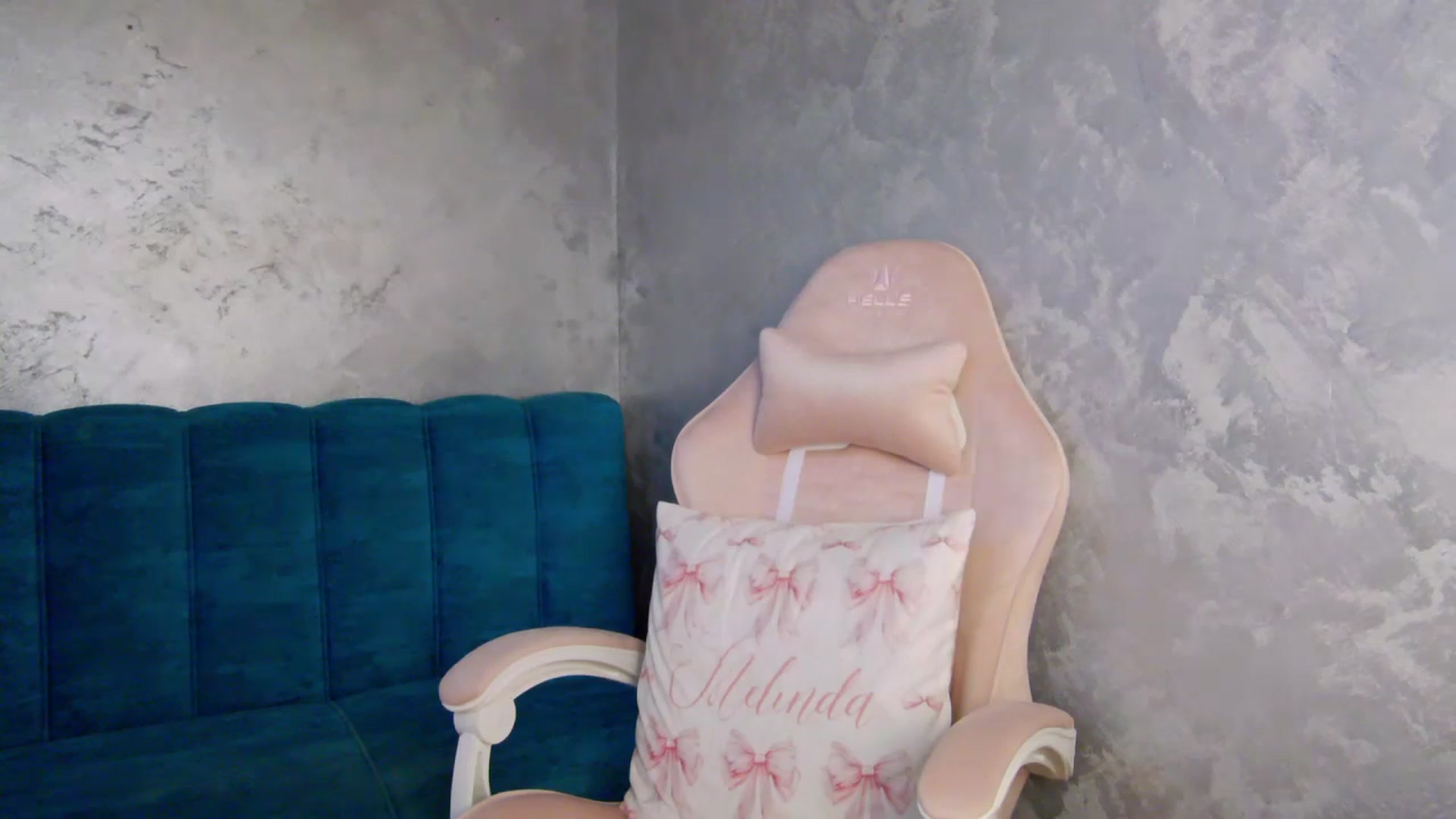 Gallery image thumbnail from MelisRoom's myfreecams stream on, 06/13/2025, 15:44 image 4 of 20