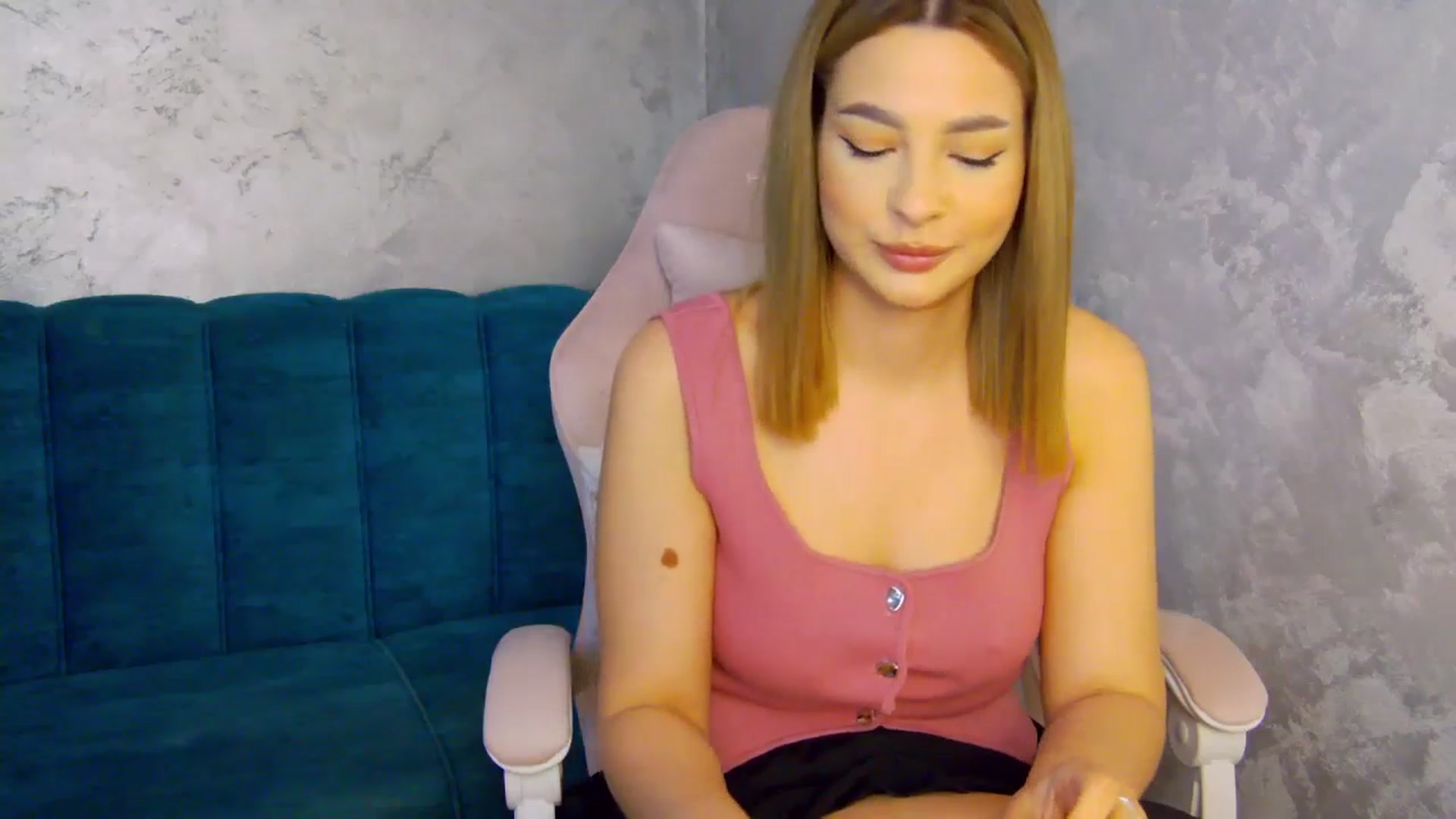 Gallery image thumbnail from MelisRoom's myfreecams stream on, 06/13/2025, 15:44 image 13 of 20