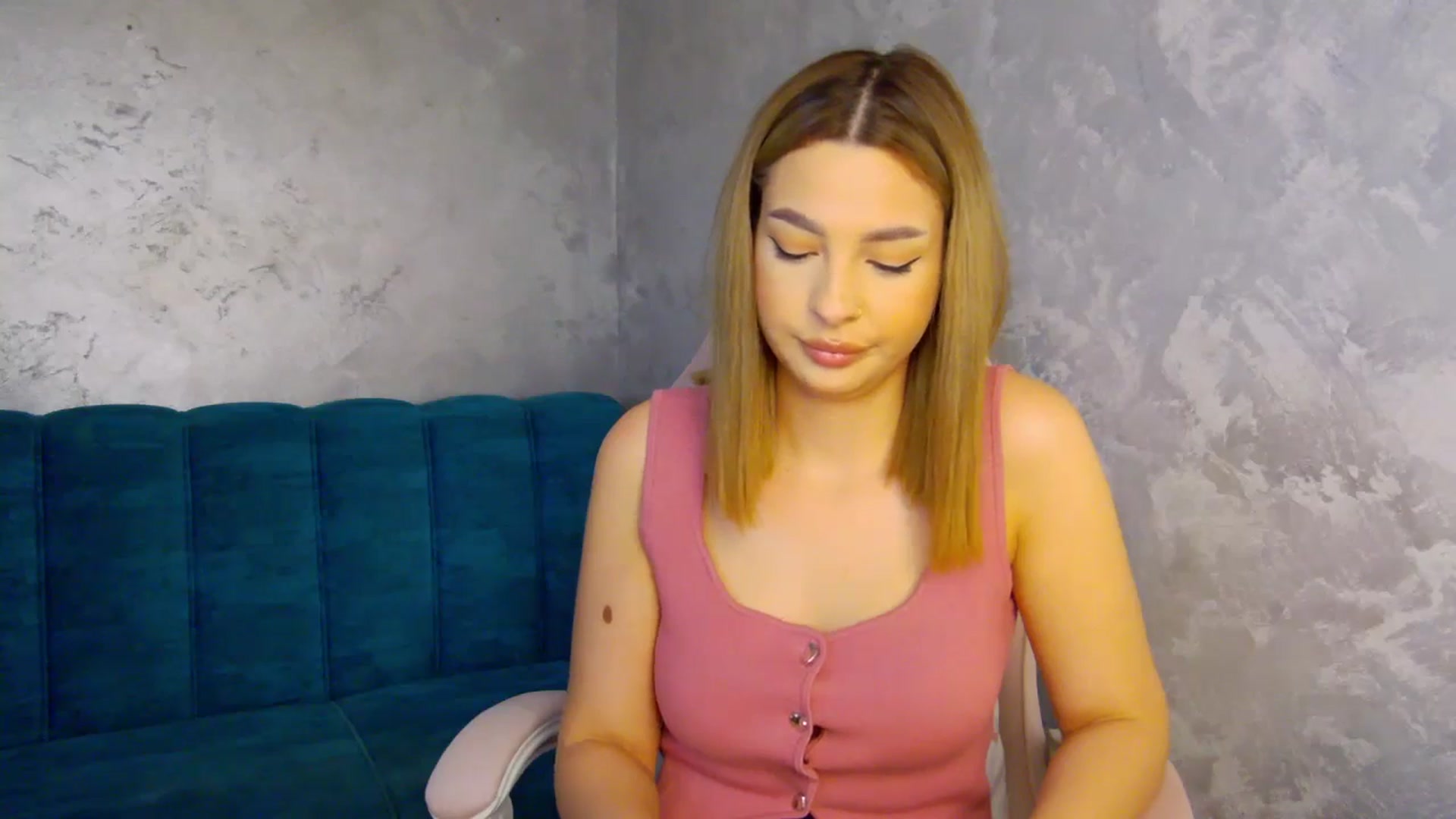 Gallery image thumbnail from MelisRoom's myfreecams stream on, 06/13/2025, 15:44 image 10 of 20
