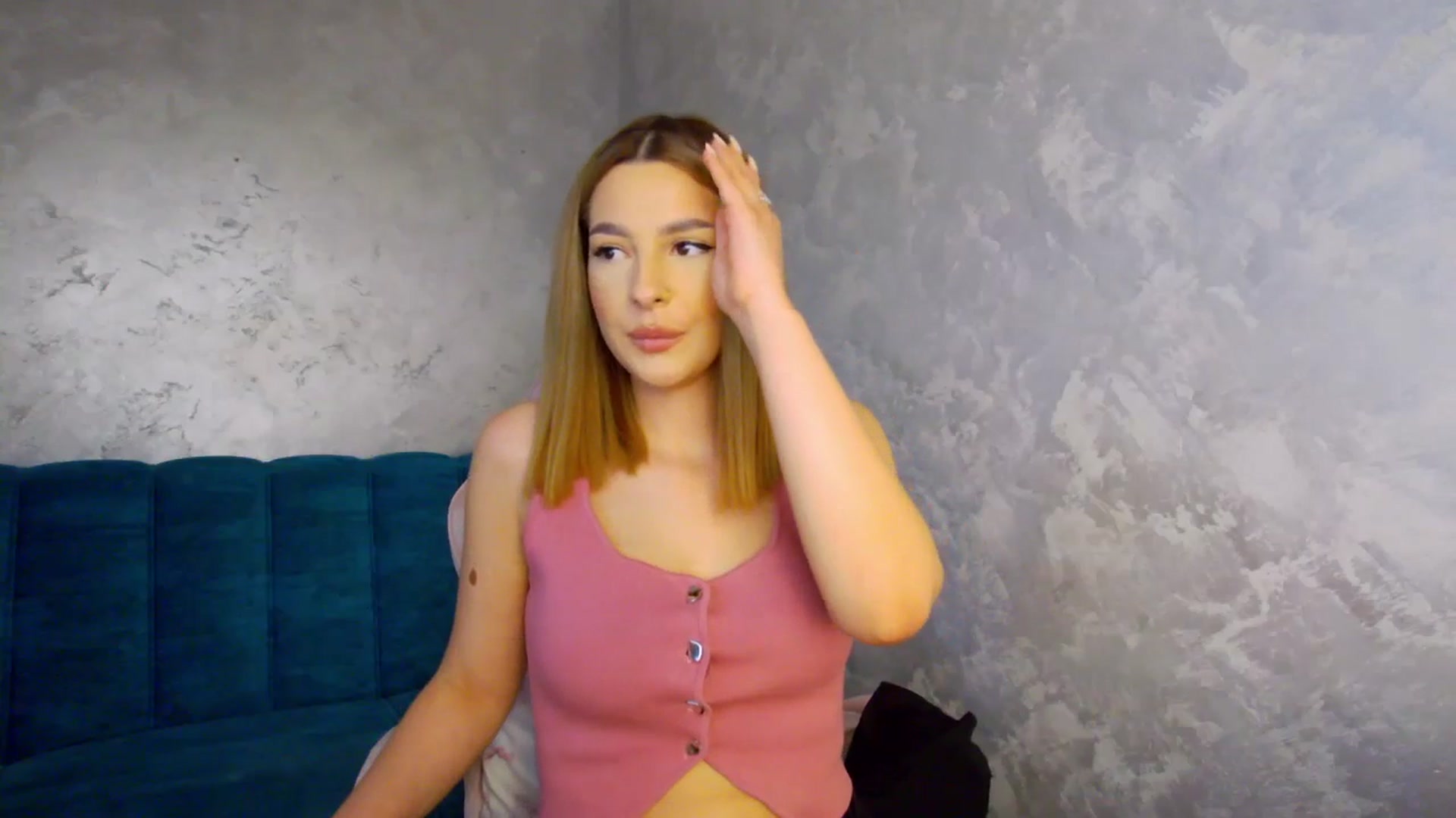 Gallery image thumbnail from MelisRoom's myfreecams stream on, 06/13/2025, 15:44 image 17 of 20