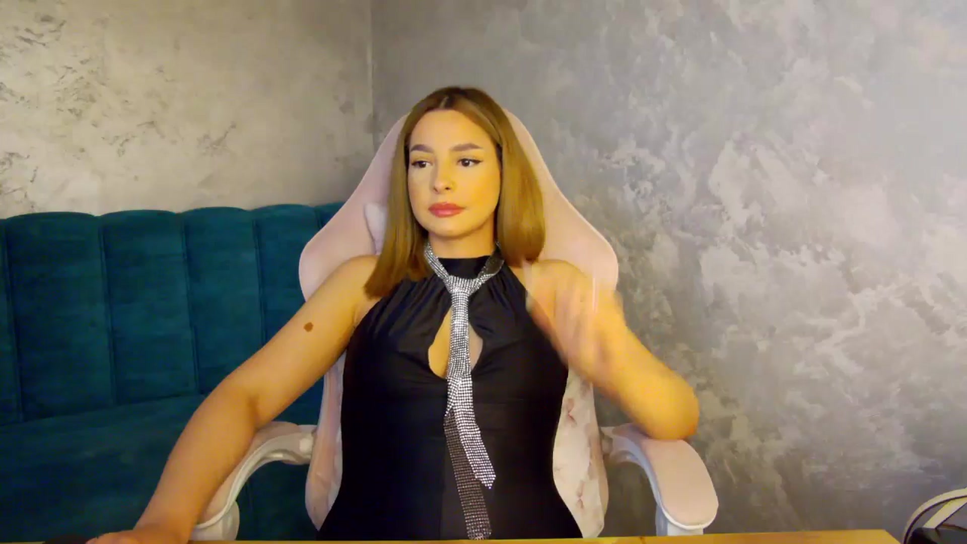 Gallery image thumbnail from MelisRoom's myfreecams stream on, 06/13/2025, 18:49 image 10 of 20