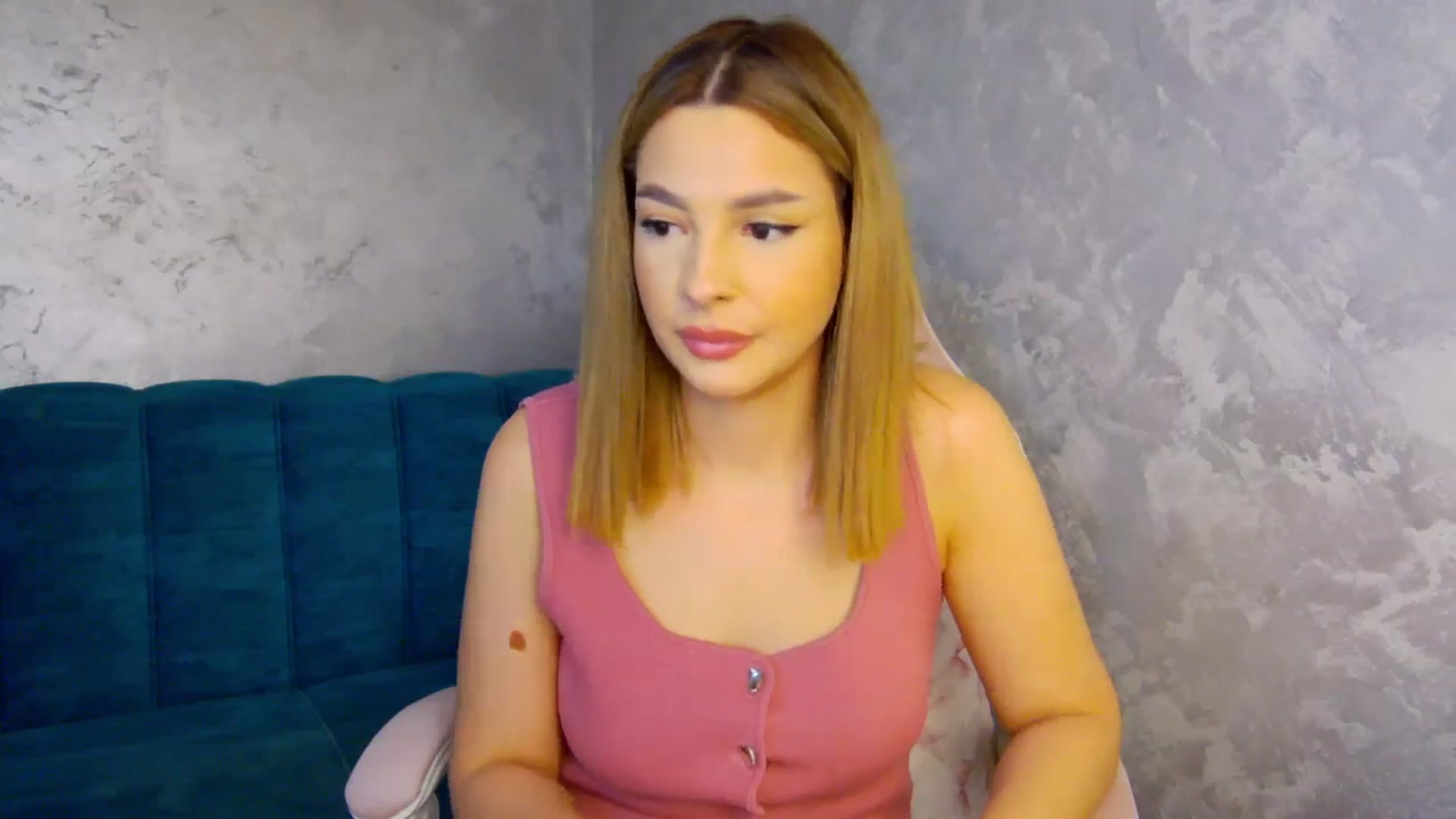 Gallery image thumbnail from MelisRoom's myfreecams stream on, 06/13/2025, 18:49 image 3 of 20