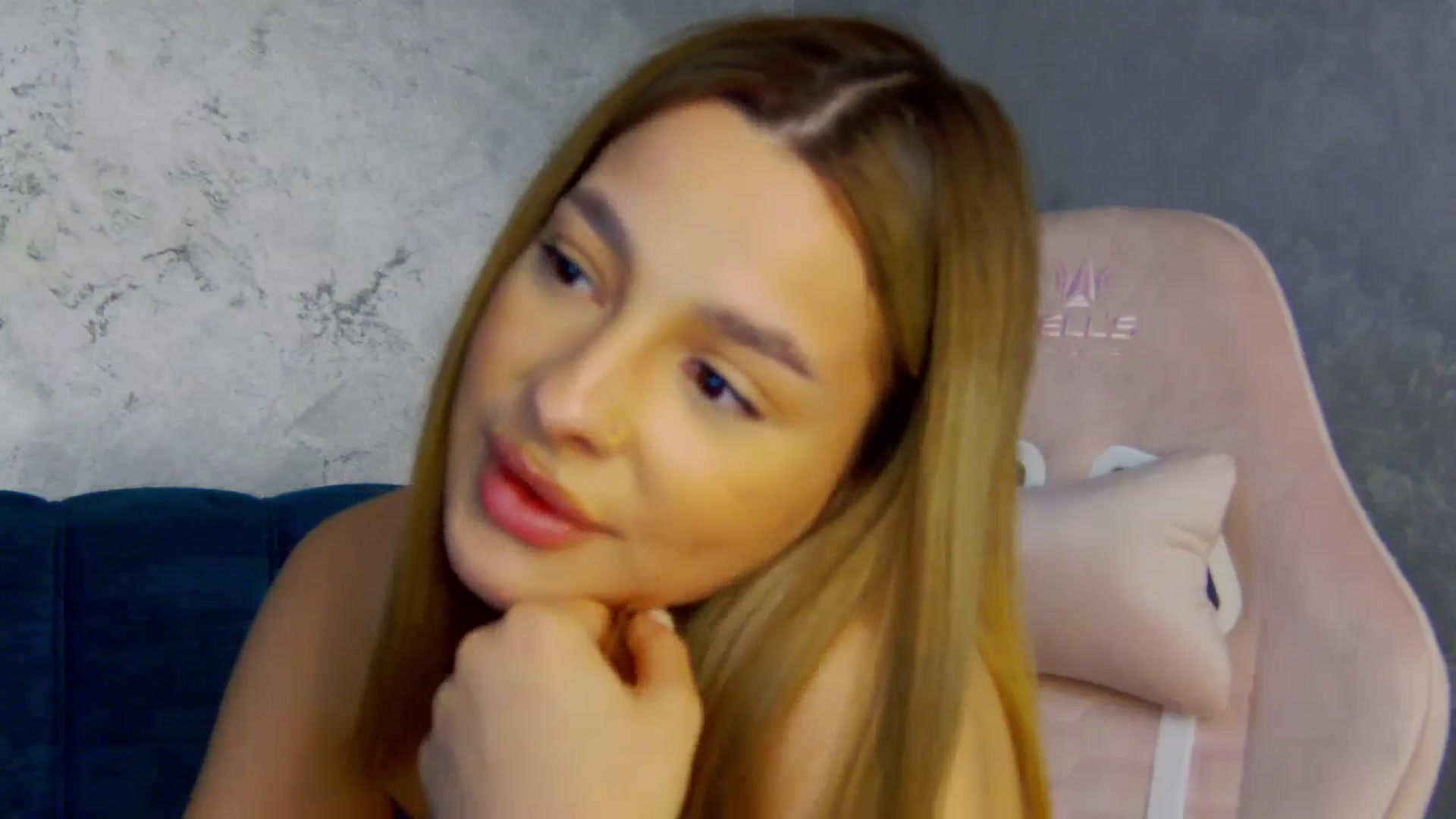Gallery image thumbnail from MelisRoom's myfreecams stream on, 06/14/2025, 15:43 image 5 of 20