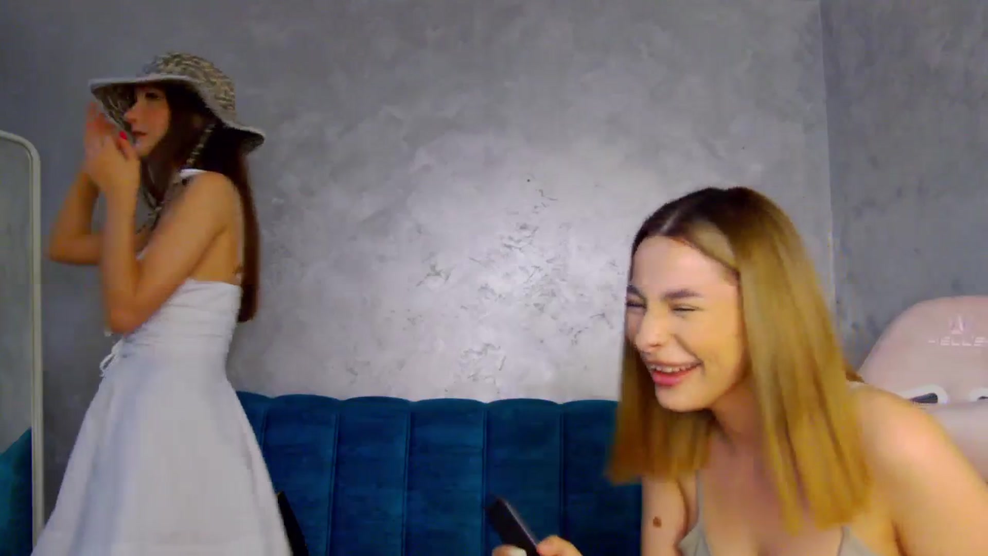 Gallery image thumbnail from MelisRoom's myfreecams stream on, 06/14/2025, 15:43 image 6 of 20