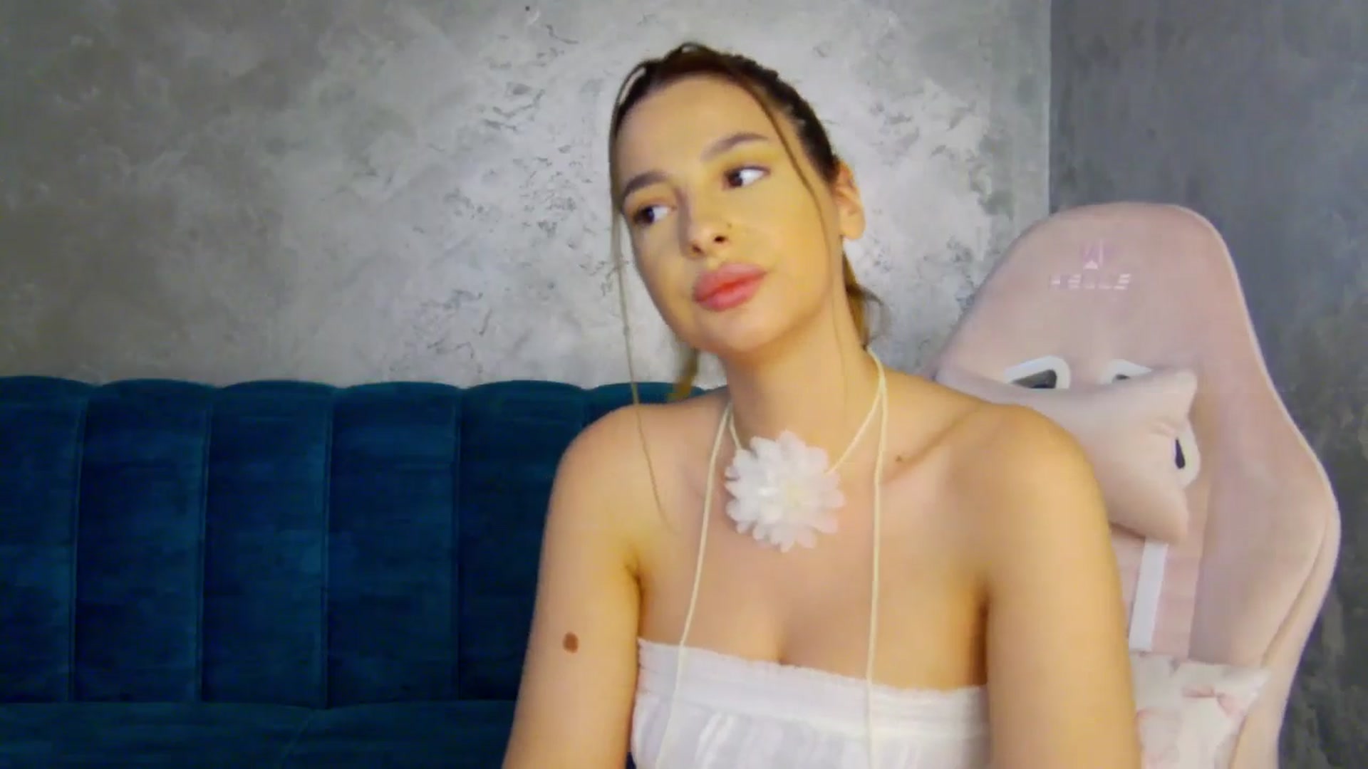 Gallery image thumbnail from MelisRoom's myfreecams stream on, 06/15/2025, 17:47 image 2 of 20