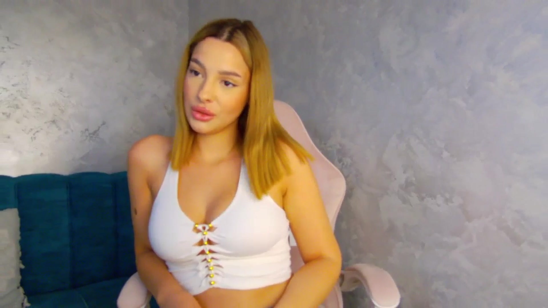 Gallery image thumbnail from MelisRoom's myfreecams stream on, 06/20/2025, 12:12 image 3 of 20
