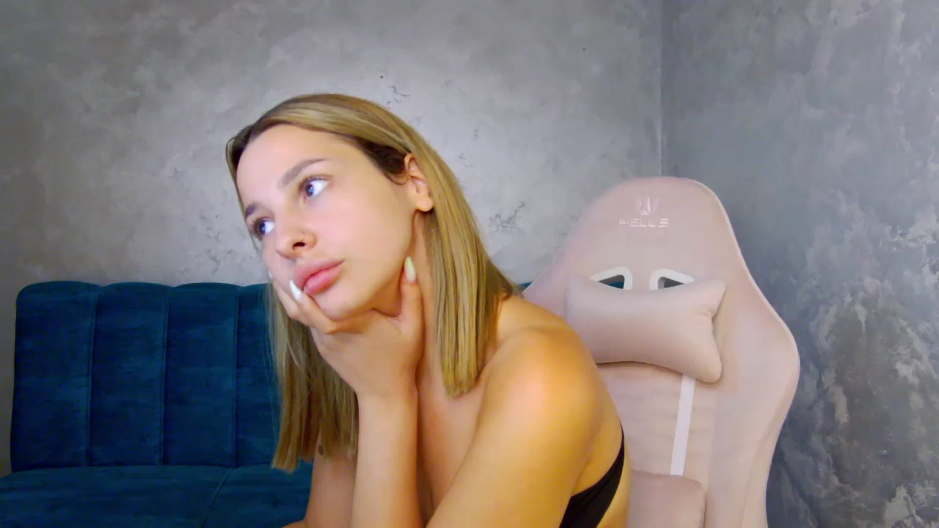 Gallery image thumbnail from MelisRoom's myfreecams stream on, 06/22/2025, 19:48 image 16 of 20