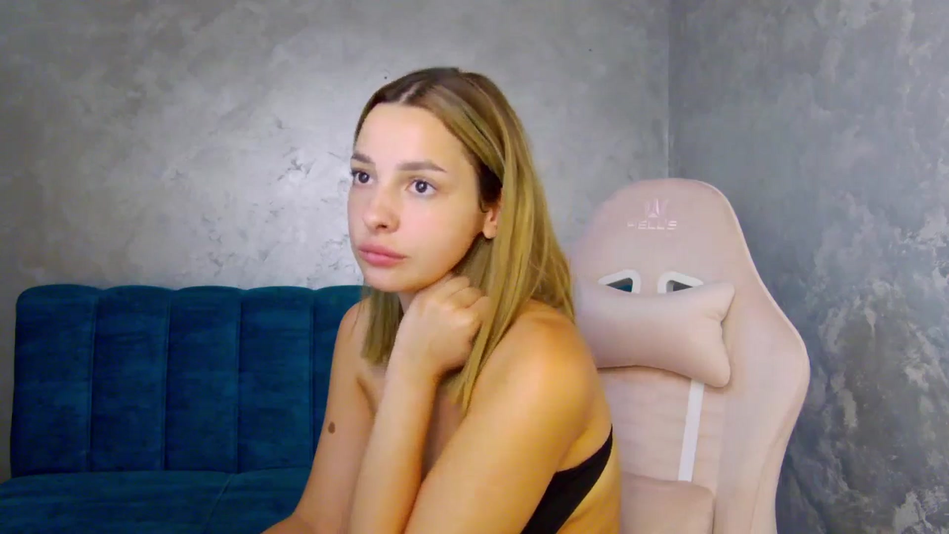 Gallery image thumbnail from MelisRoom's myfreecams stream on, 06/22/2025, 19:48 image 8 of 20