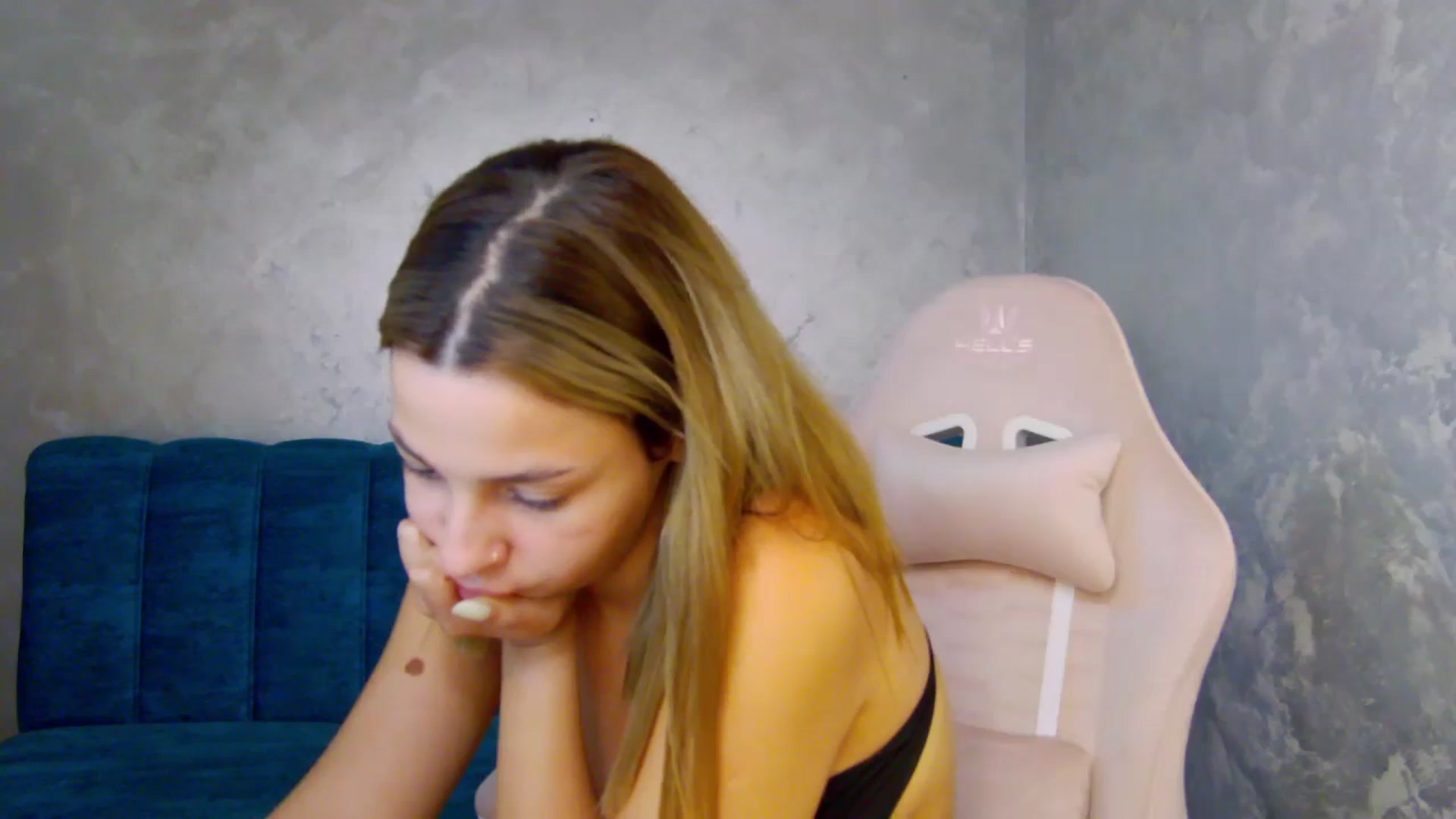 Gallery image thumbnail from MelisRoom's myfreecams stream on, 06/22/2025, 19:48 image 11 of 20