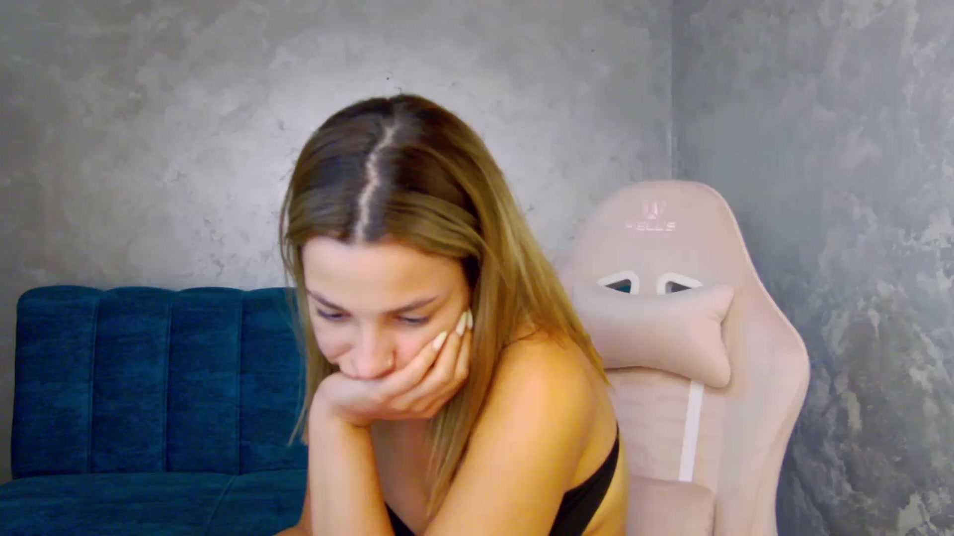 Gallery image thumbnail from MelisRoom's myfreecams stream on, 06/22/2025, 19:48 image 12 of 20