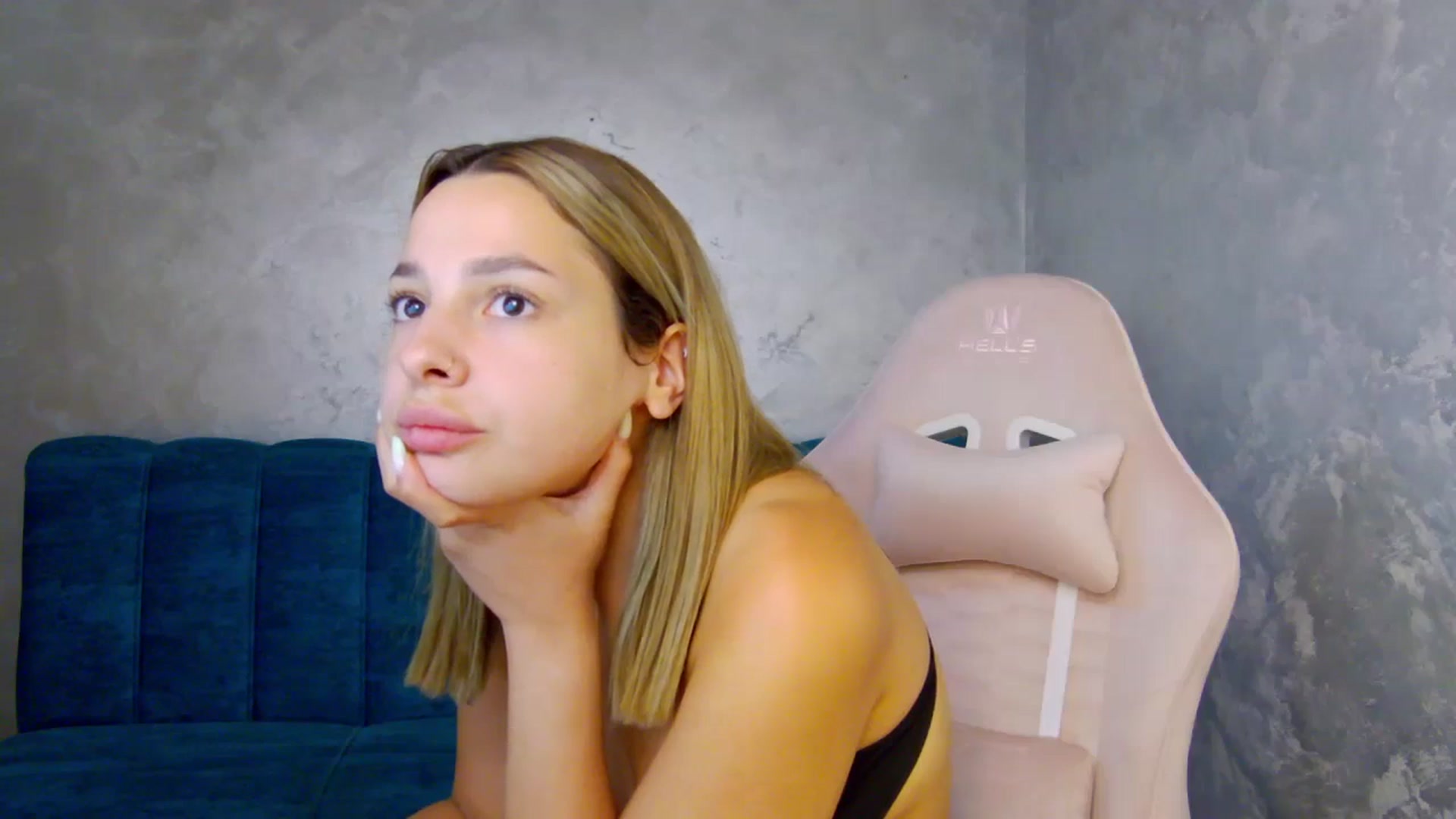 Gallery image thumbnail from MelisRoom's myfreecams stream on, 06/22/2025, 19:48 image 15 of 20