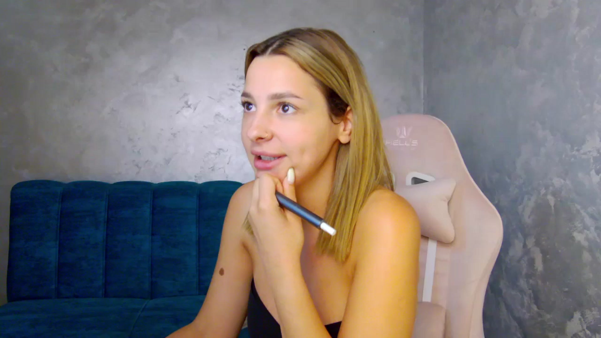 Gallery image thumbnail from MelisRoom's myfreecams stream on, 06/22/2025, 19:48 image 1 of 20