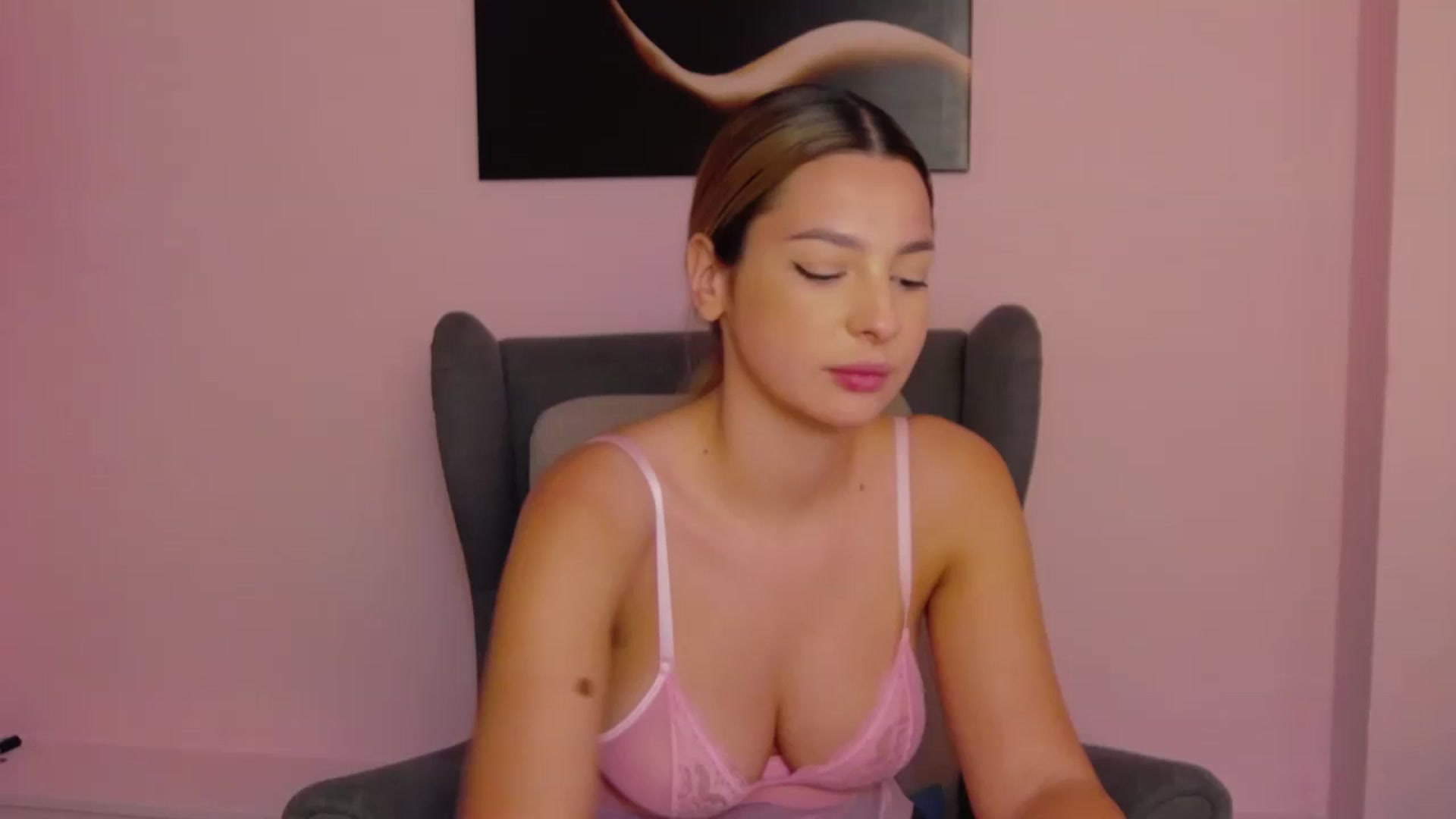 Gallery image thumbnail from MelisRoom's myfreecams stream on, 06/23/2025, 16:21 image 1 of 20