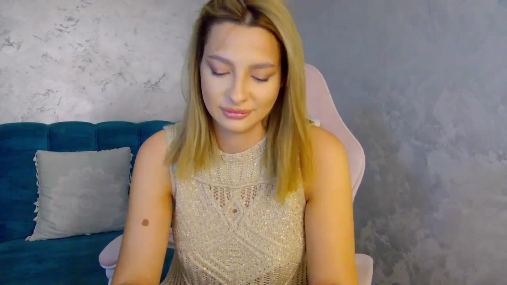 Gallery image thumbnail from MelisRoom's myfreecams stream on, 06/24/2025, 15:09 image 4 of 20