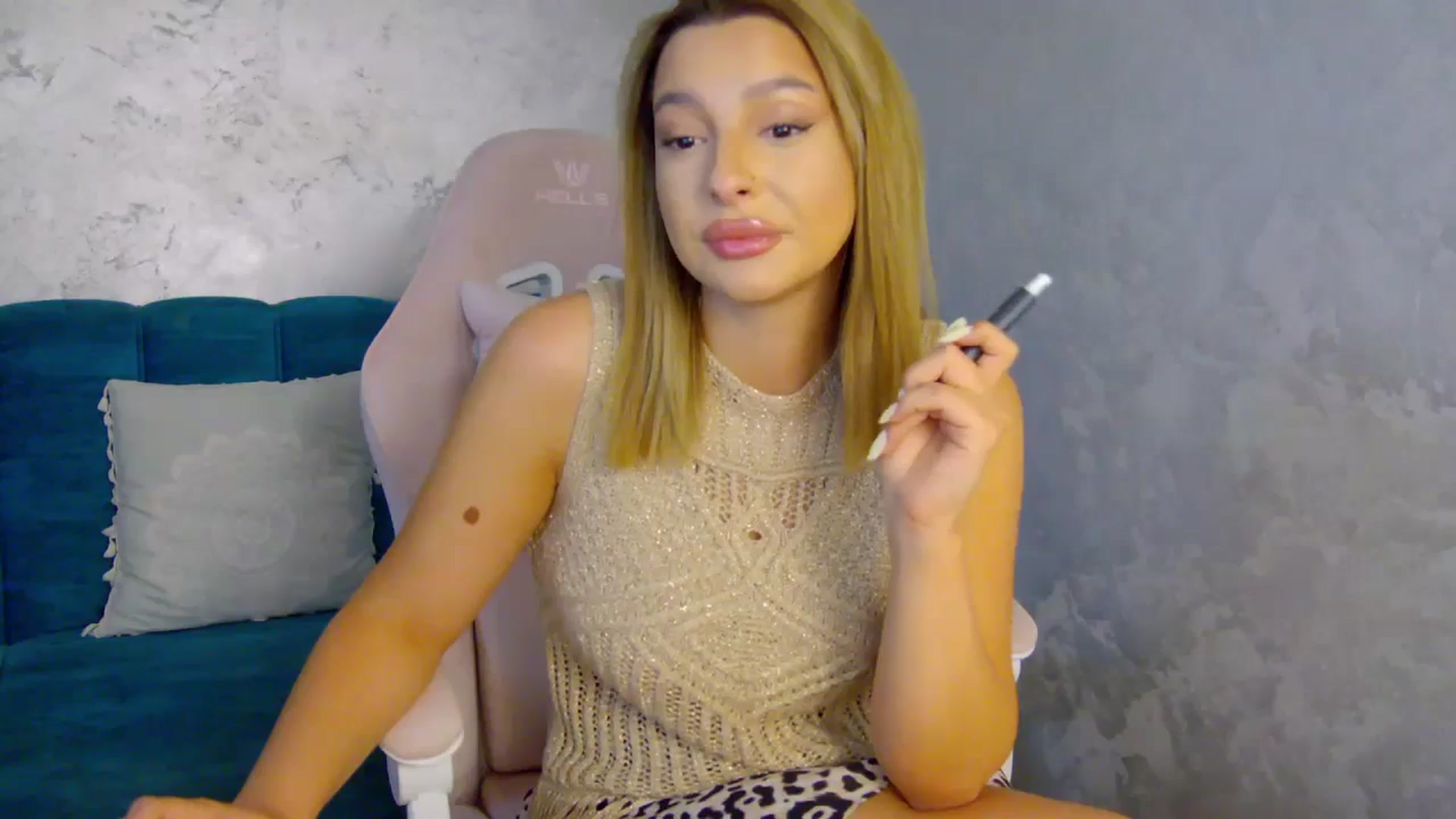 Gallery image thumbnail from MelisRoom's myfreecams stream on, 06/24/2025, 15:09 image 8 of 20