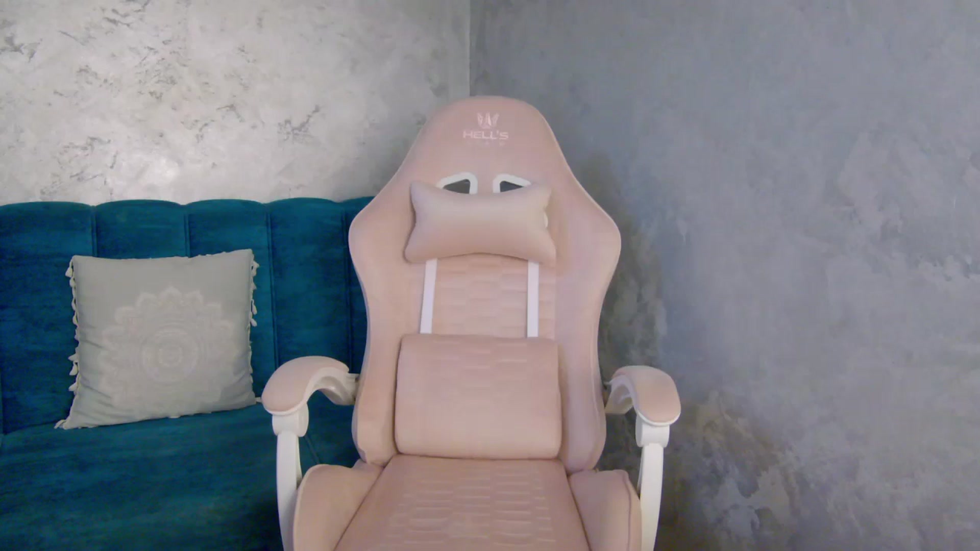 Gallery image thumbnail from MelisRoom's myfreecams stream on, 06/24/2025, 15:09 image 7 of 20