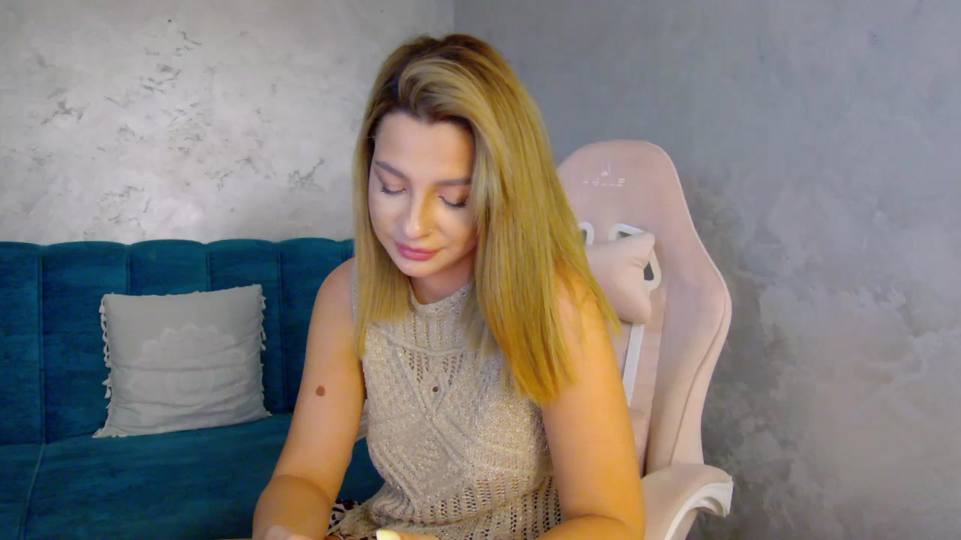 Gallery image thumbnail from MelisRoom's myfreecams stream on, 06/24/2025, 18:26 image 13 of 20
