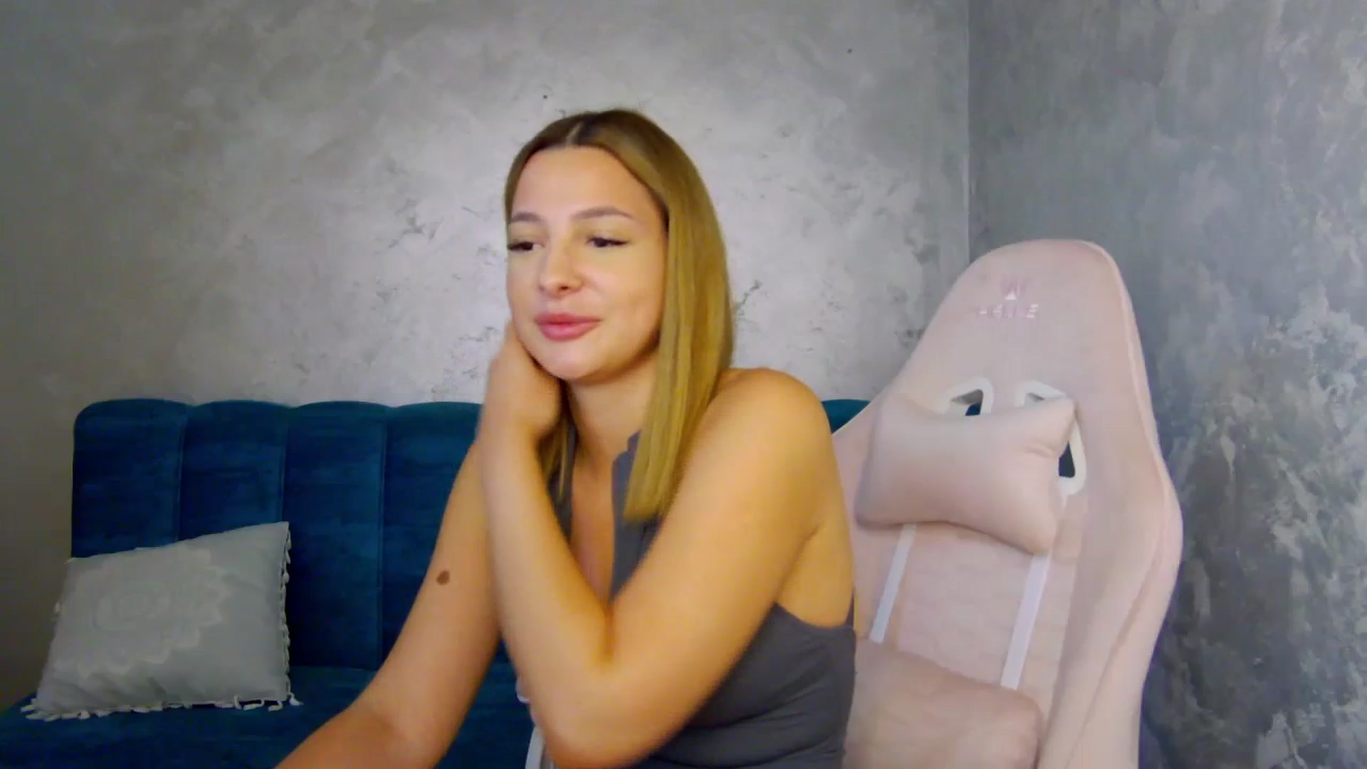 Gallery image thumbnail from MelisRoom's myfreecams stream on, 06/28/2025, 15:48 image 18 of 20