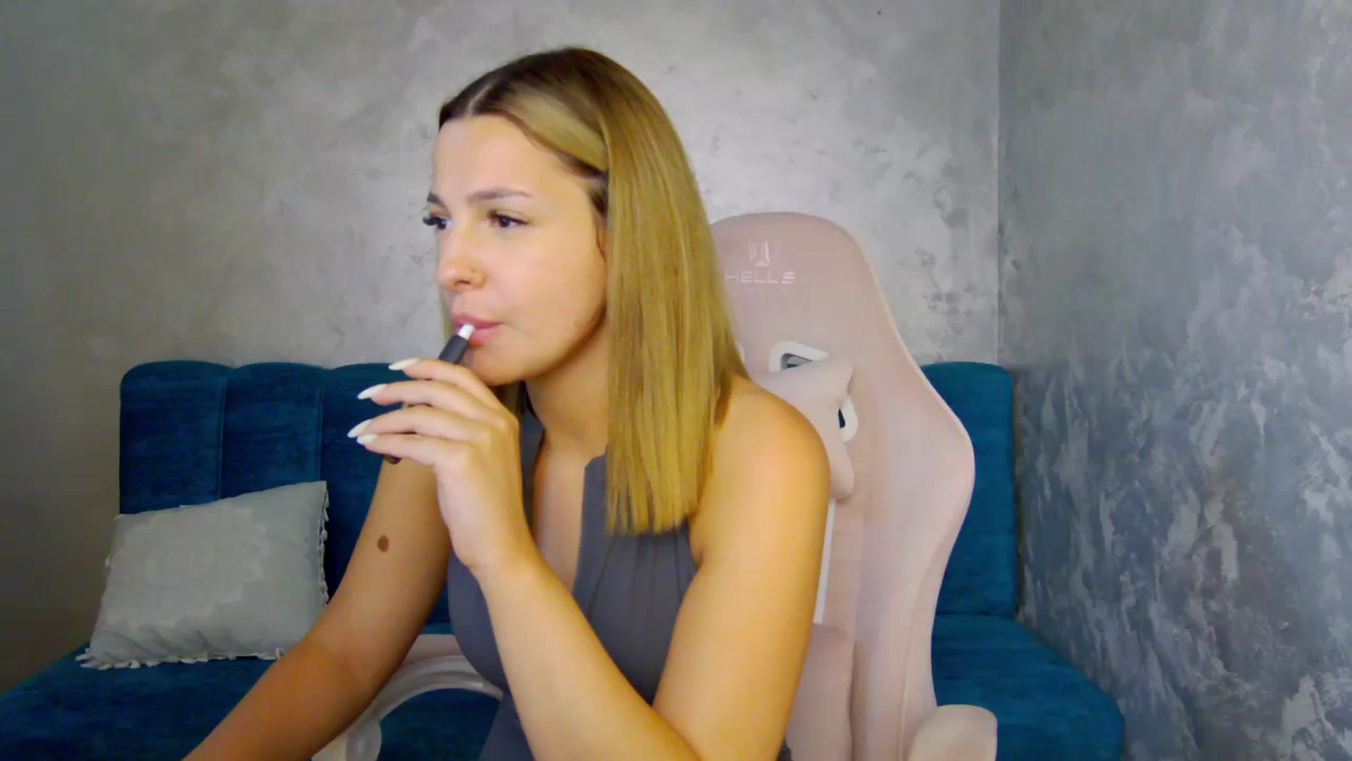 Gallery image thumbnail from MelisRoom's myfreecams stream on, 06/28/2025, 17:51 image 10 of 20