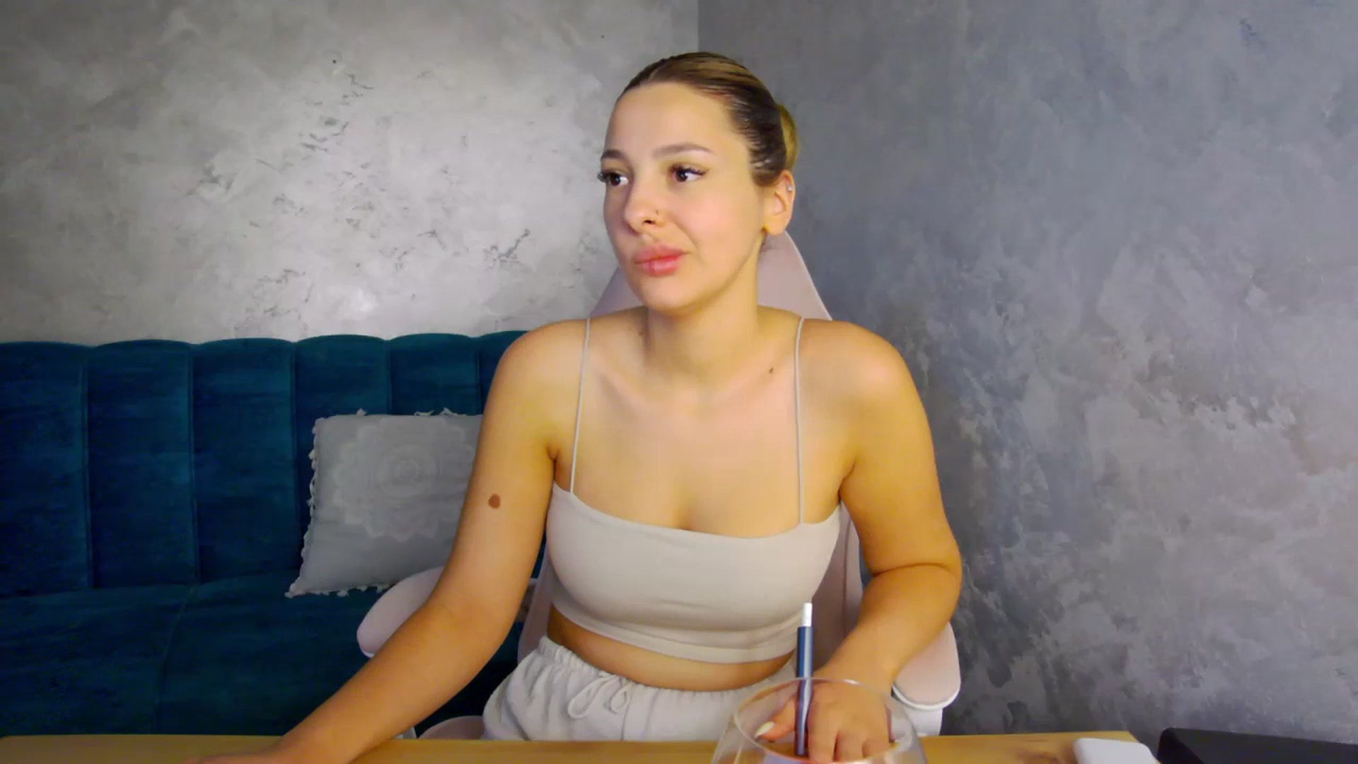 Gallery image thumbnail from MelisRoom's myfreecams stream on, 06/30/2025, 15:09 image 3 of 20