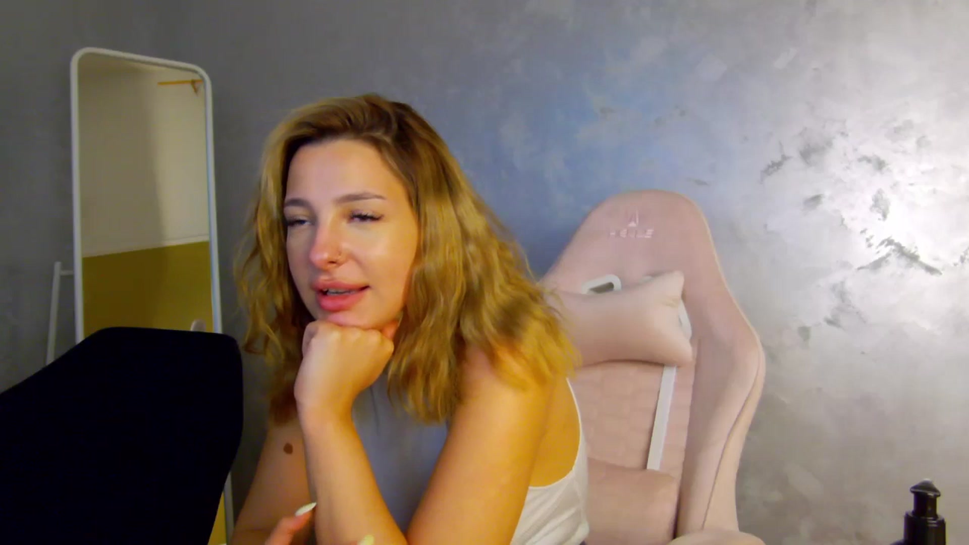 Gallery image thumbnail from MelisRoom's myfreecams stream on, 07/01/2025, 19:10 image 19 of 20