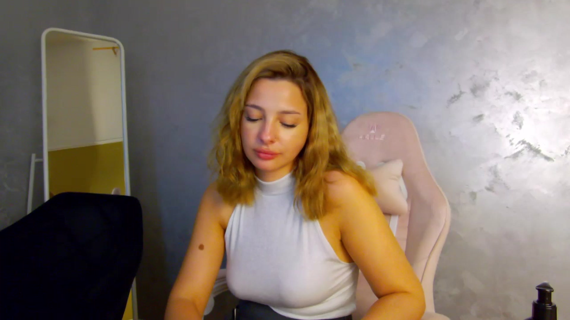Gallery image thumbnail from MelisRoom's myfreecams stream on, 07/01/2025, 19:10 image 20 of 20