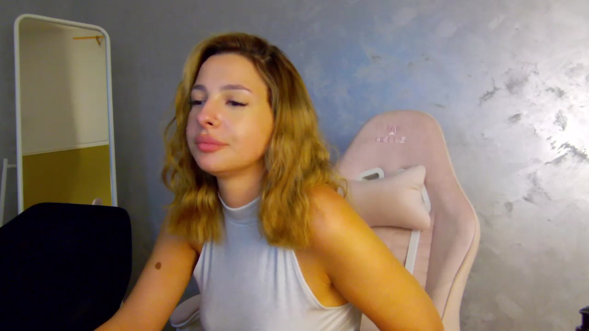 Gallery image thumbnail from MelisRoom's myfreecams stream on, 07/01/2025, 19:10 image 12 of 20