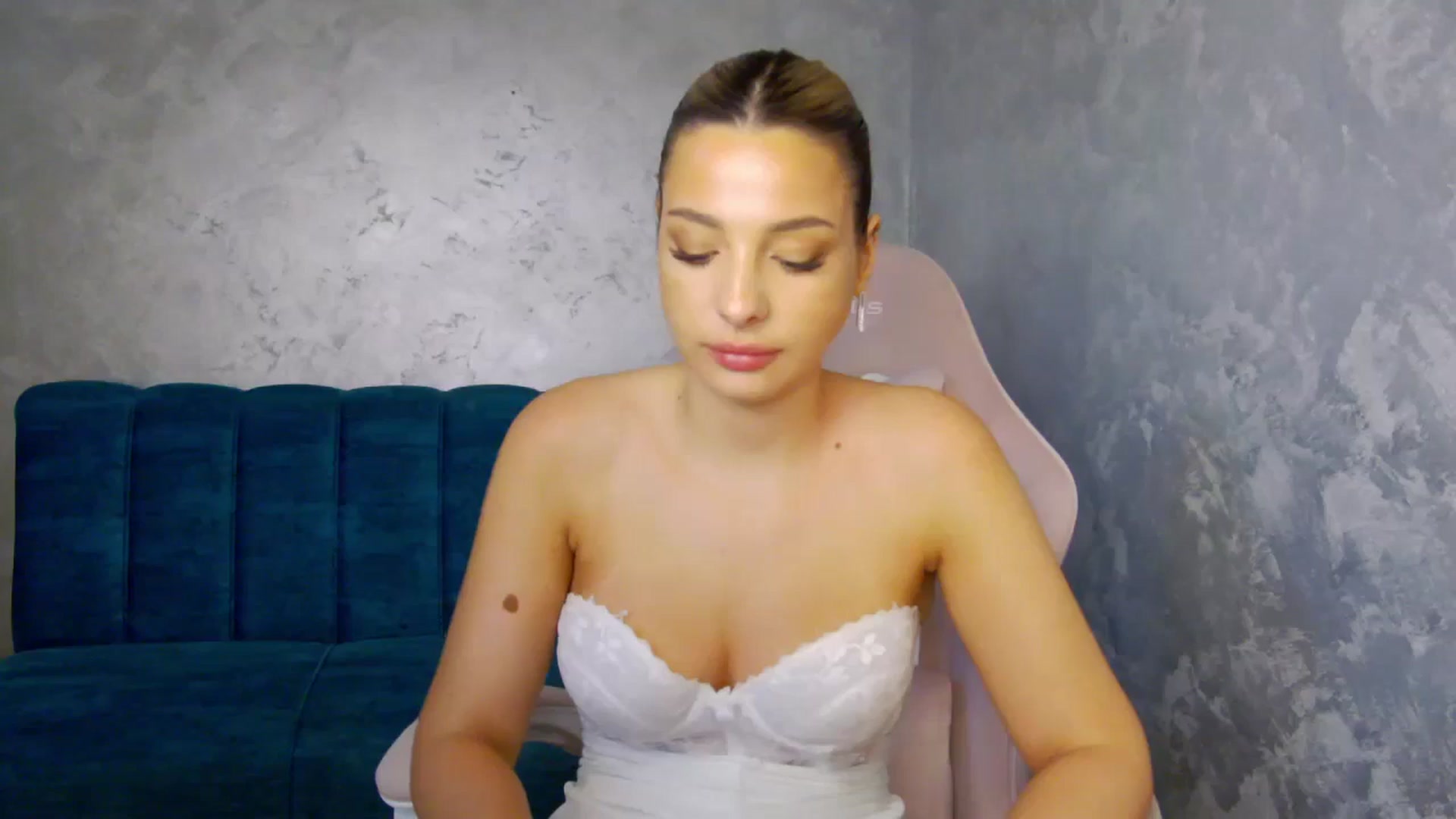Gallery image thumbnail from MelisRoom's myfreecams stream on, 07/02/2025, 18:37 image 10 of 20